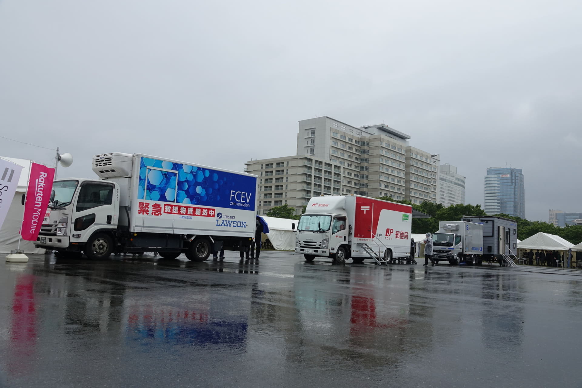 避難所での生活を支える提携企業の車両も駆けつけた