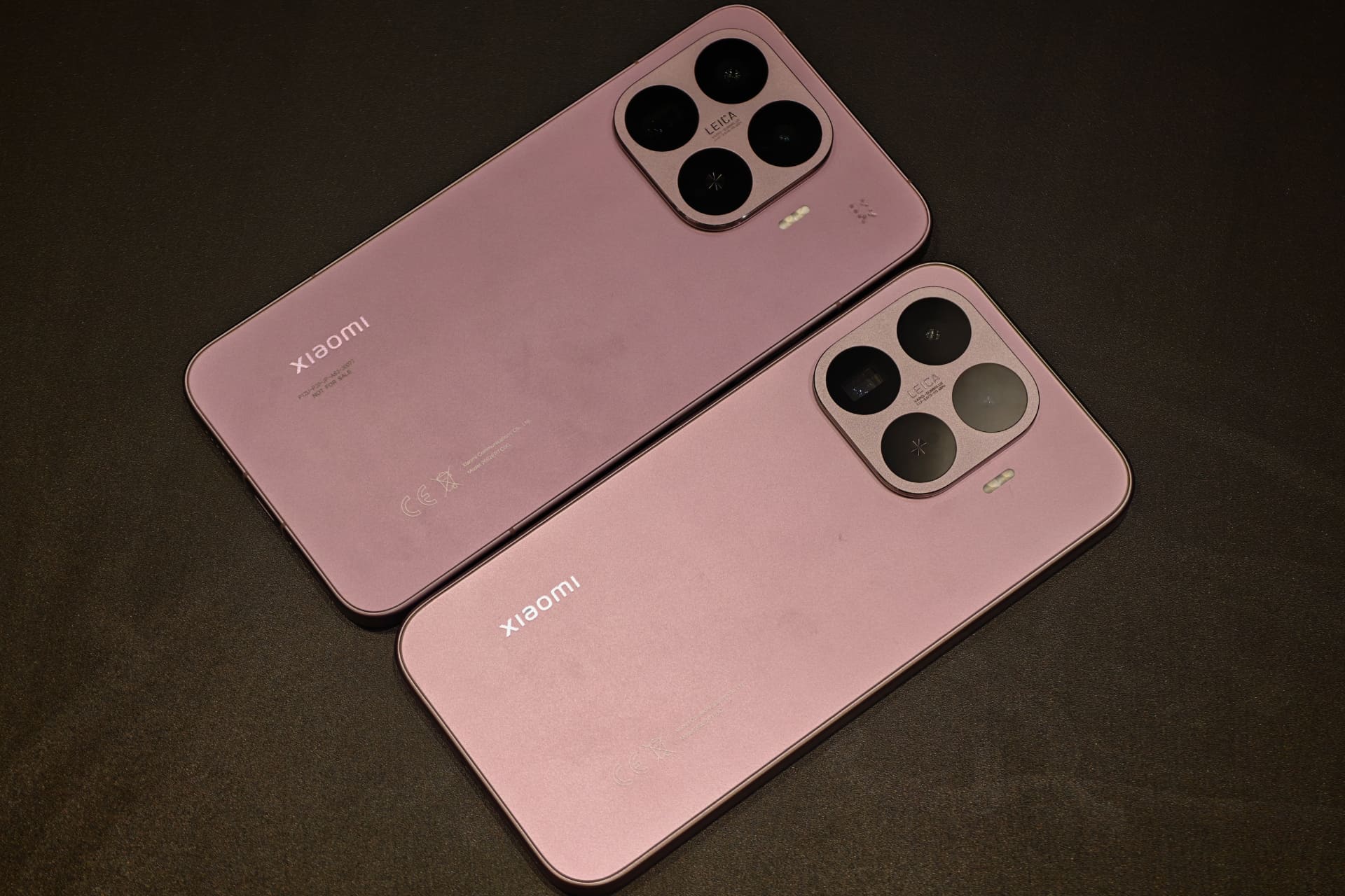「Xiaomi 17T Pro」に比べて「Xiaomi 17T」のほうが一回り小さい