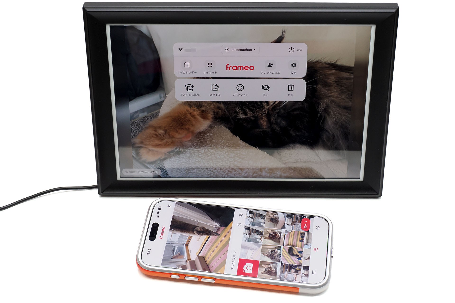 Frameo対応デジタルフォトフレームだが、どちらかと言えば「FrameoサービスがUIそのものになっているデジタルフォトフレーム」みたいなイメージ。ベースはAndroidだが、UIの見栄えはFrameo独自のものになっている。こういったデジタルフォトフレームをハックして好きなアプリなどをインストールするというマニアックなユーザーもいるようだ。