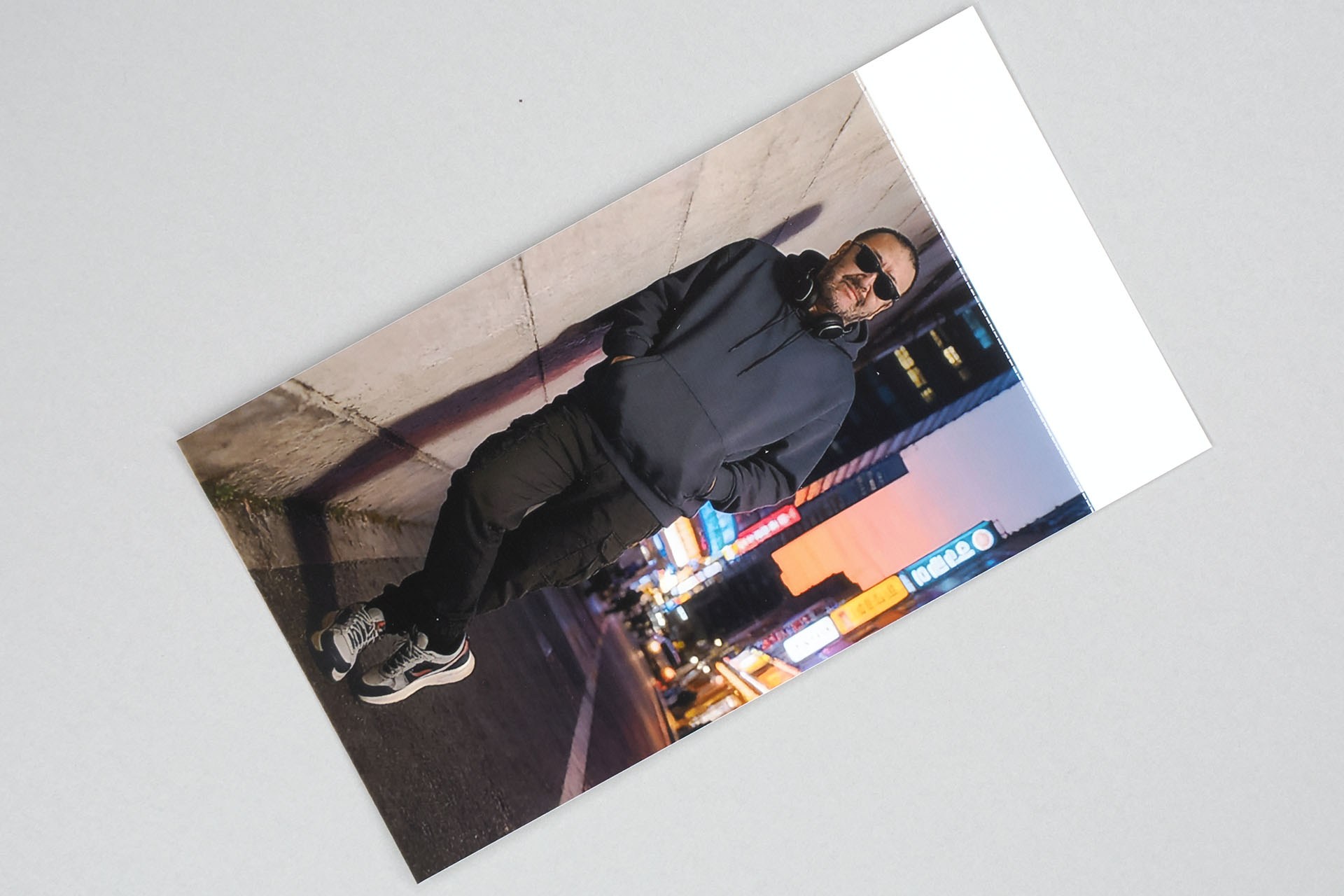 かかかカッコよ過ぎるフェイク写真だゼっ!!!　なお、AI生成した写真はプリントする段階でスマートフォンに画像として保存することもできる。けっこう高解像度なので保存しておくといいかも。