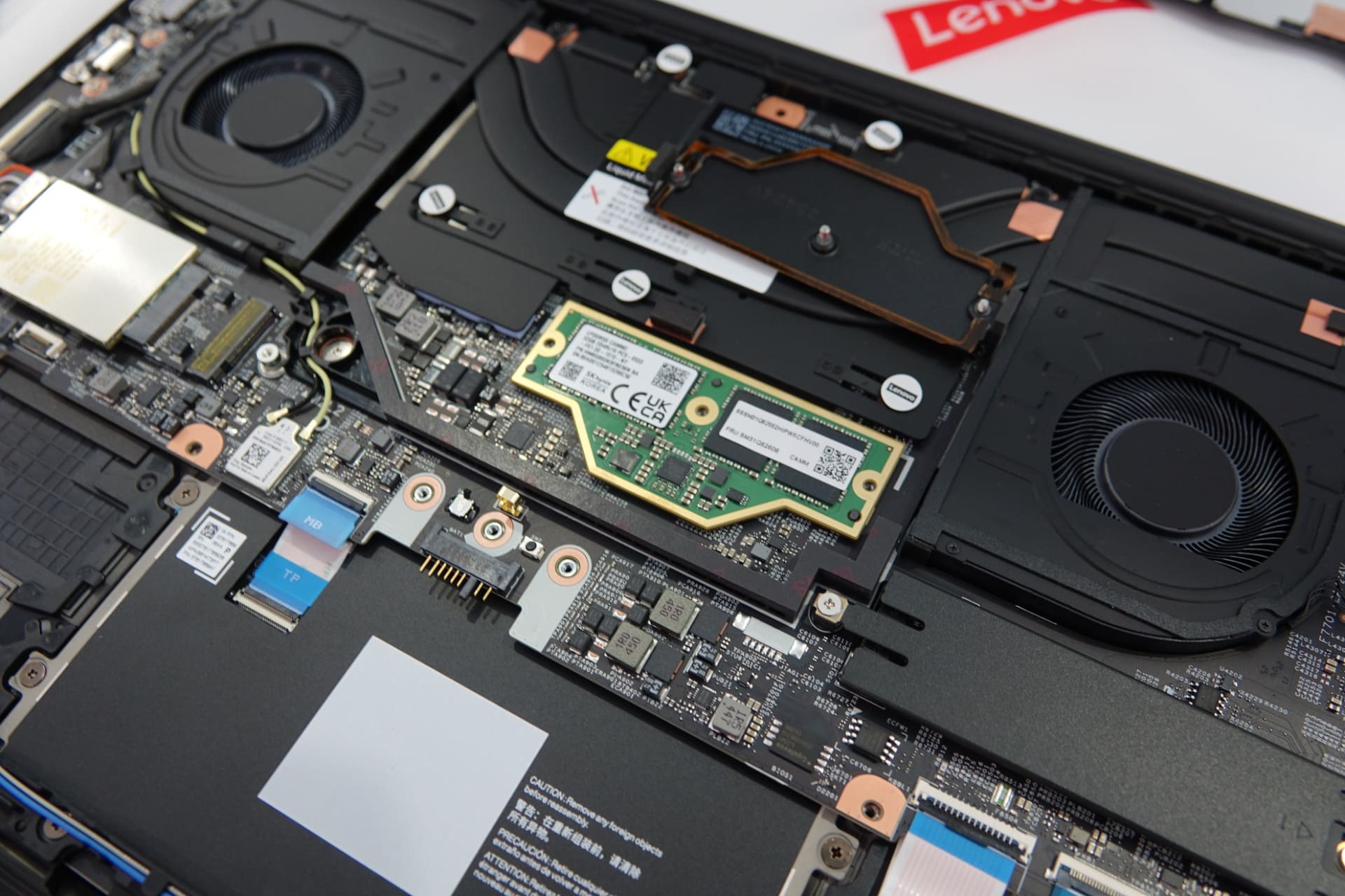 LPCAMM2規格のメモリーを搭載（写真はThinkPad P1 Gen 9）