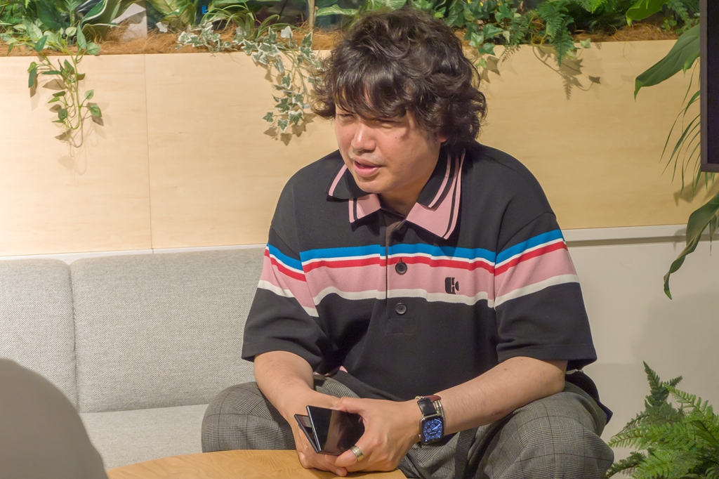 石野氏