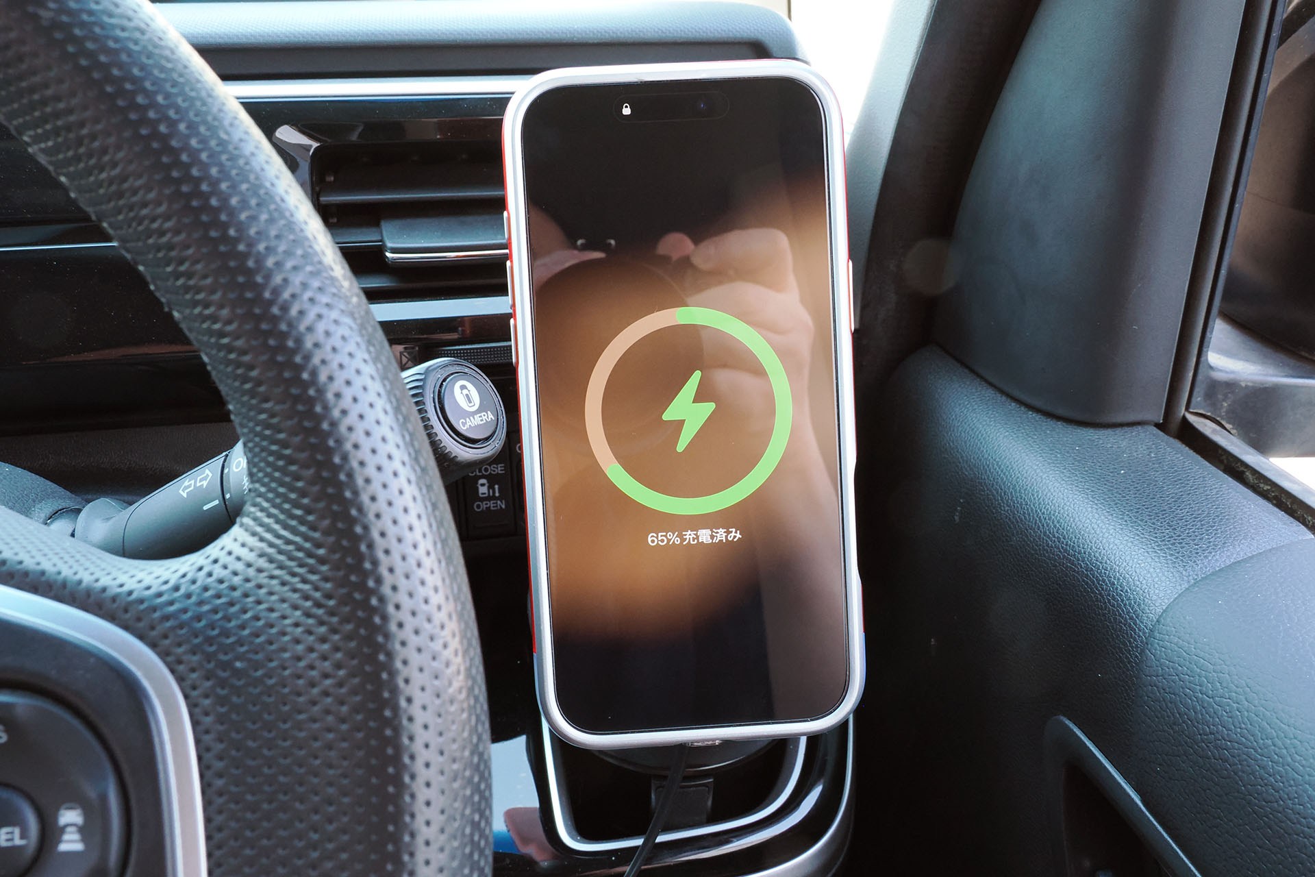 やった!!!　車内でのQi2.2 25W充電環境が超簡単に整ったッ!!!