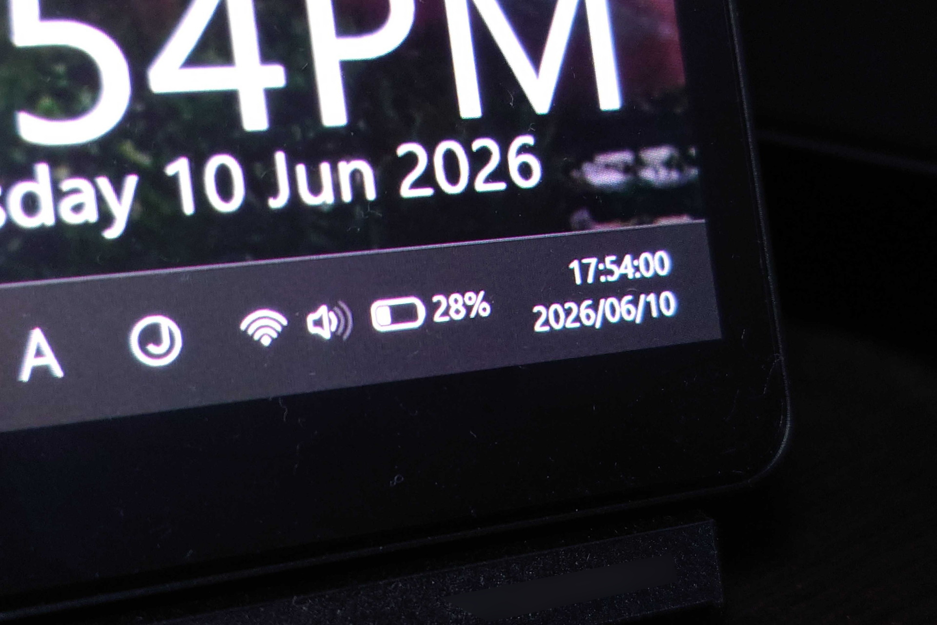 仕事以外で使うノートパソコン（タブレットだけど）を買ったのはたぶん10数年ぶりだと思う。ちなみに主な用途は読書（SONY Reader）だ