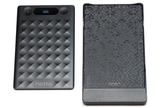 「Notta Memo Type-C」のパッケージには、「Notta Memo」と「Notta Memo Magbridge」が同梱されている。組み合わせて使うと、USBケーブルでパソコンへの音声データを直接・高速で転送できる