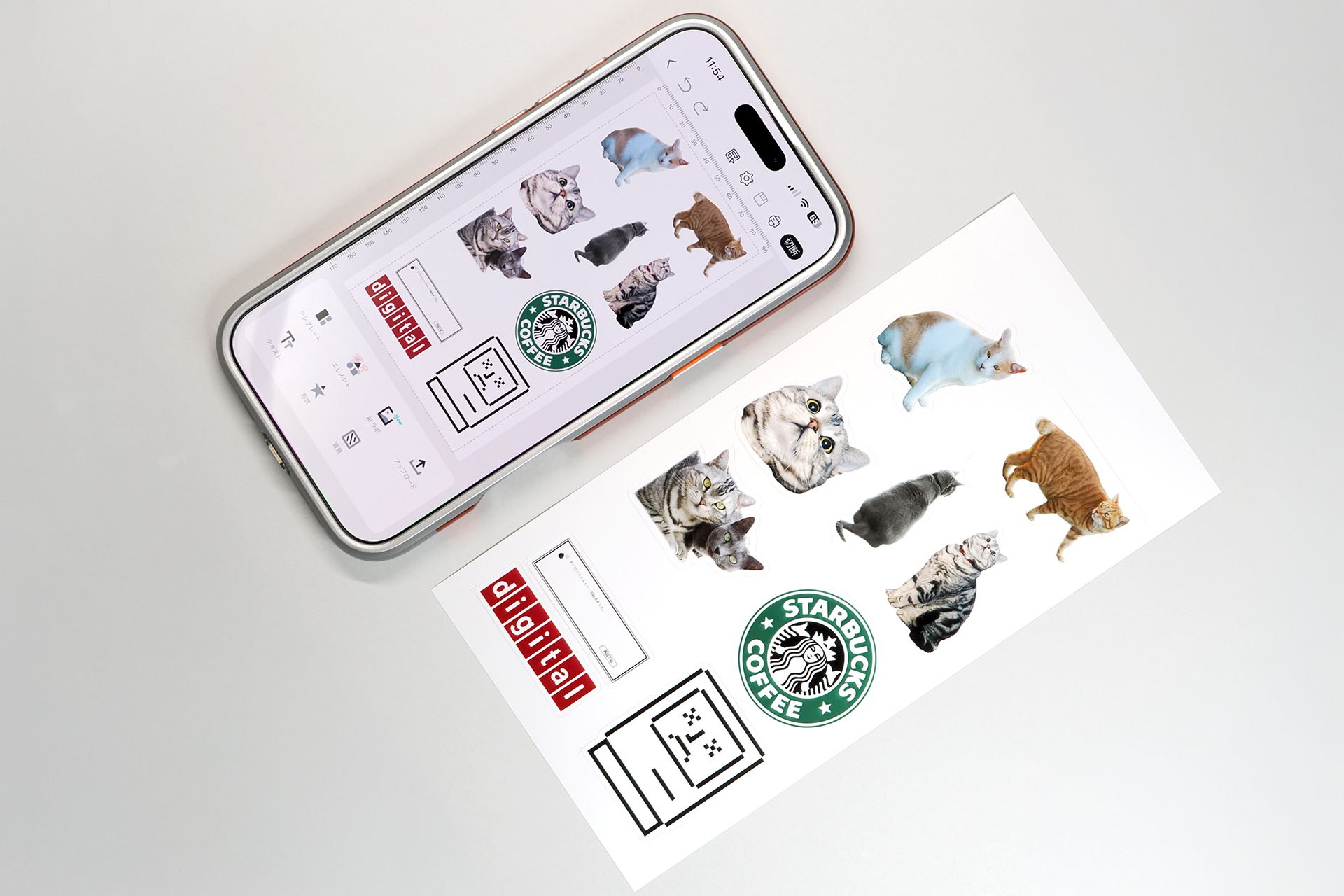スマートデバイス上でデザインしたステッカー/写真が専用紙にプリントされる。ステッカーの場合は被写体の型抜き（ハーフカット）まで行われる。ステッカー用紙1枚のプリント/ハーフカット・シール処理にかかる時間は約2分。