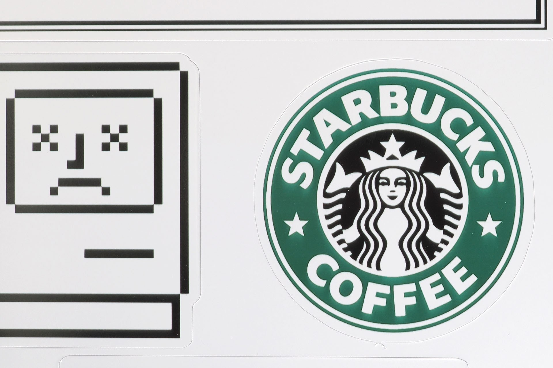 Pinterestに流れていたスターバックスコーヒーのロゴ。本家がつくったステッカー？　と思うほどクリアにプリントできている。