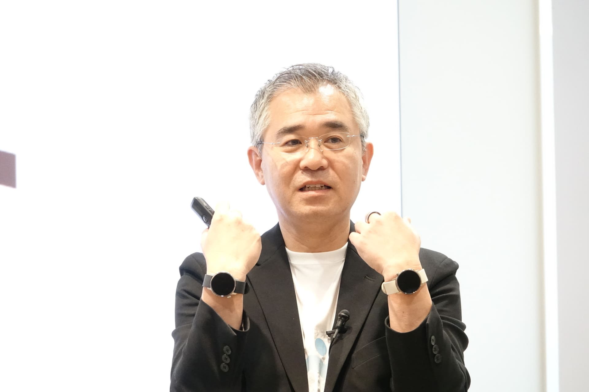 パーソナル通信事業部長の川井健氏