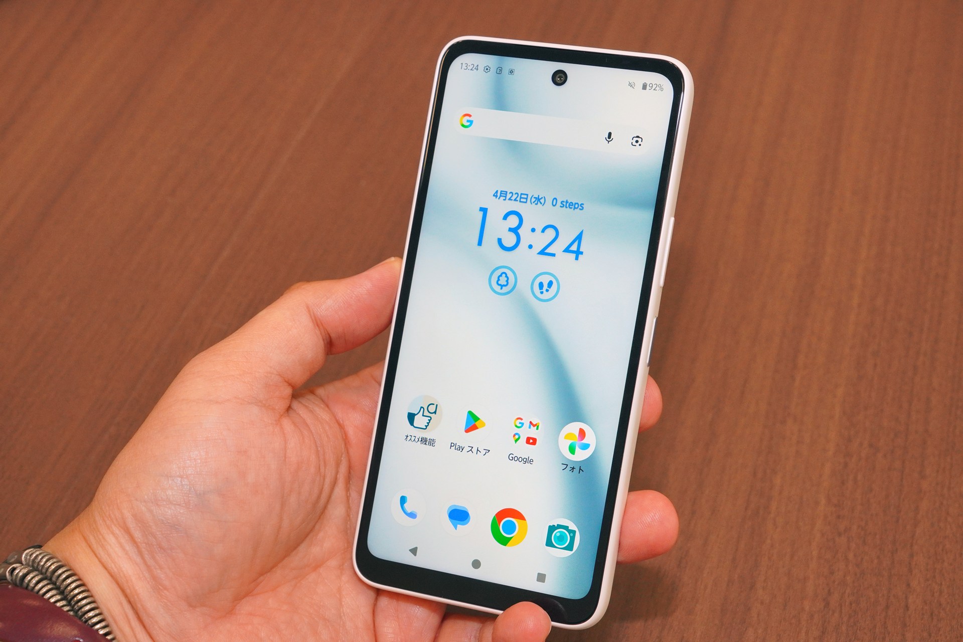 FCNTがarrows We3を、シャープがAQUOS R11を発売する。特徴や価格レンジが大きく異なる2機種だが、前モデルよりも値上がりしている点は共通している