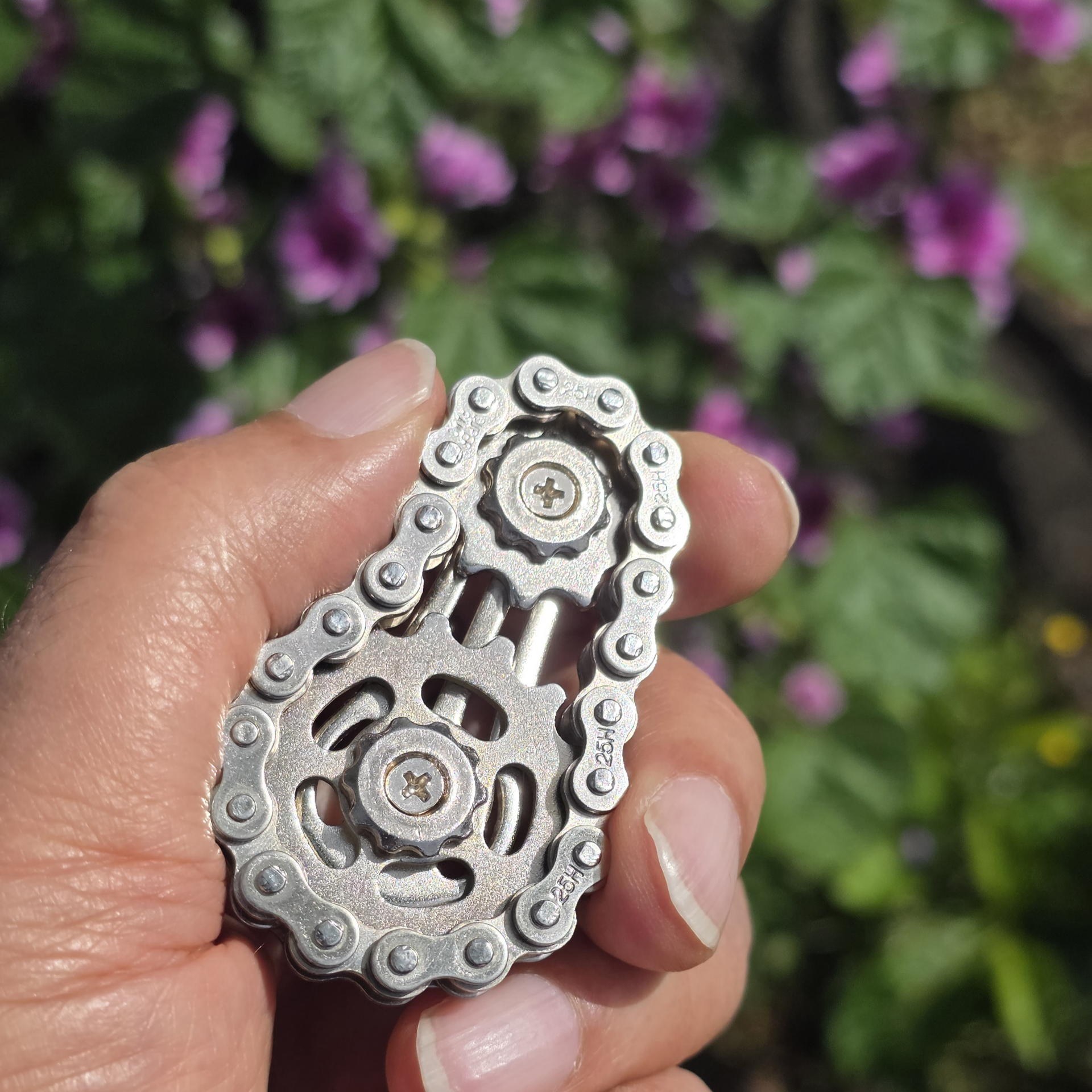 重量感が魅力のメタル製Fidget