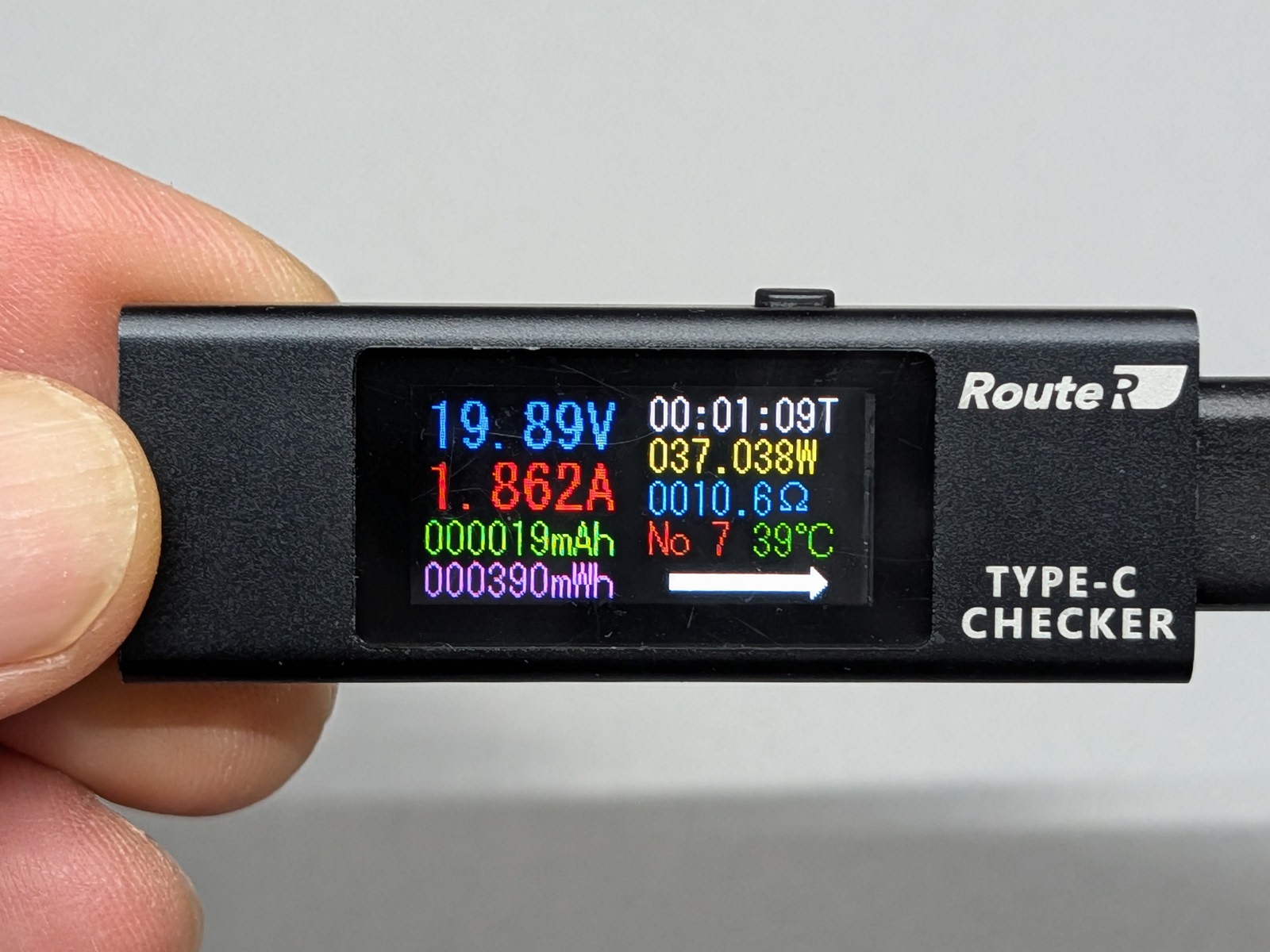 USB Type-Cポート。単ポート利用時は公称45Wということで、実測30W後半は出るようだ