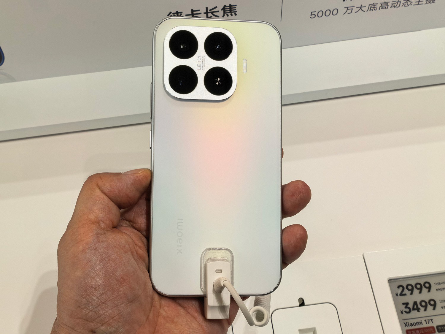 見る角度でグラデーションが見える