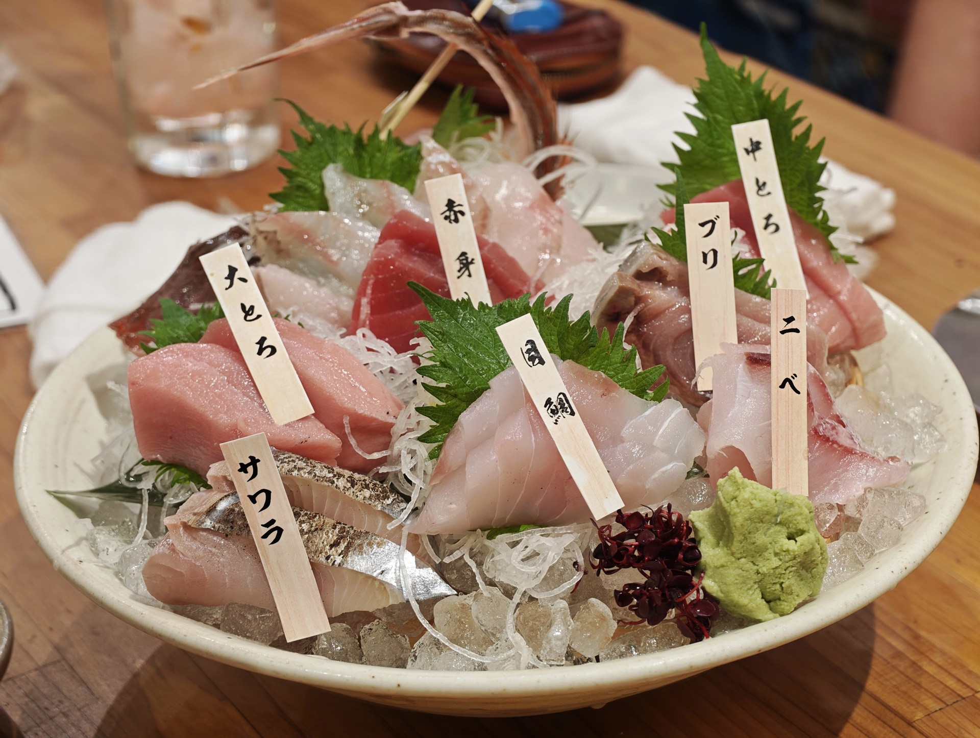 メシ写真もいい感じに撮れるので、購入後は飲み会のレギュラーメンバーです