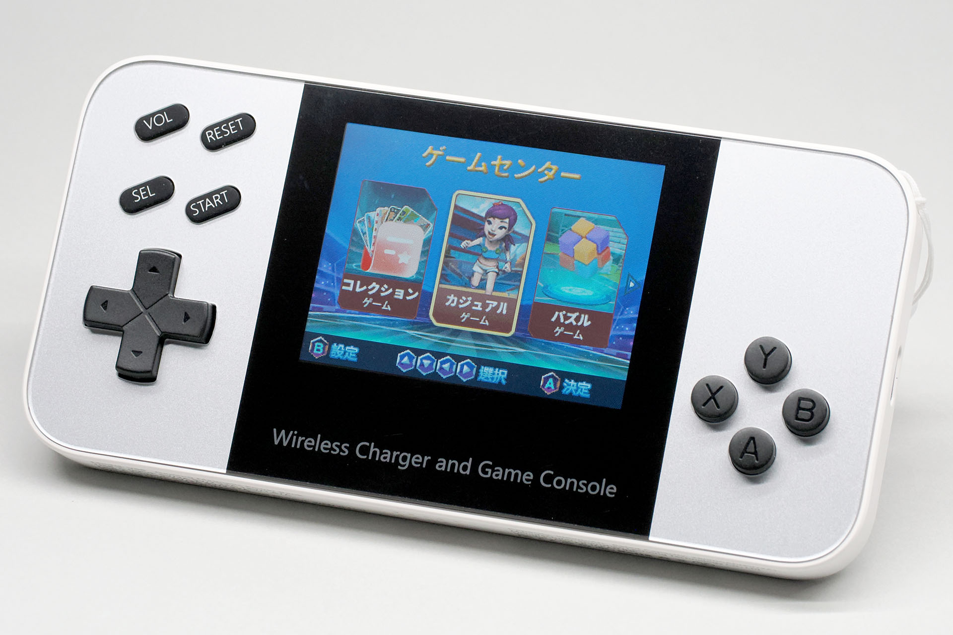 モバイルBOY2はポータブルサイズのネット非依存ゲーム機として使える。内蔵するゲームは300本。