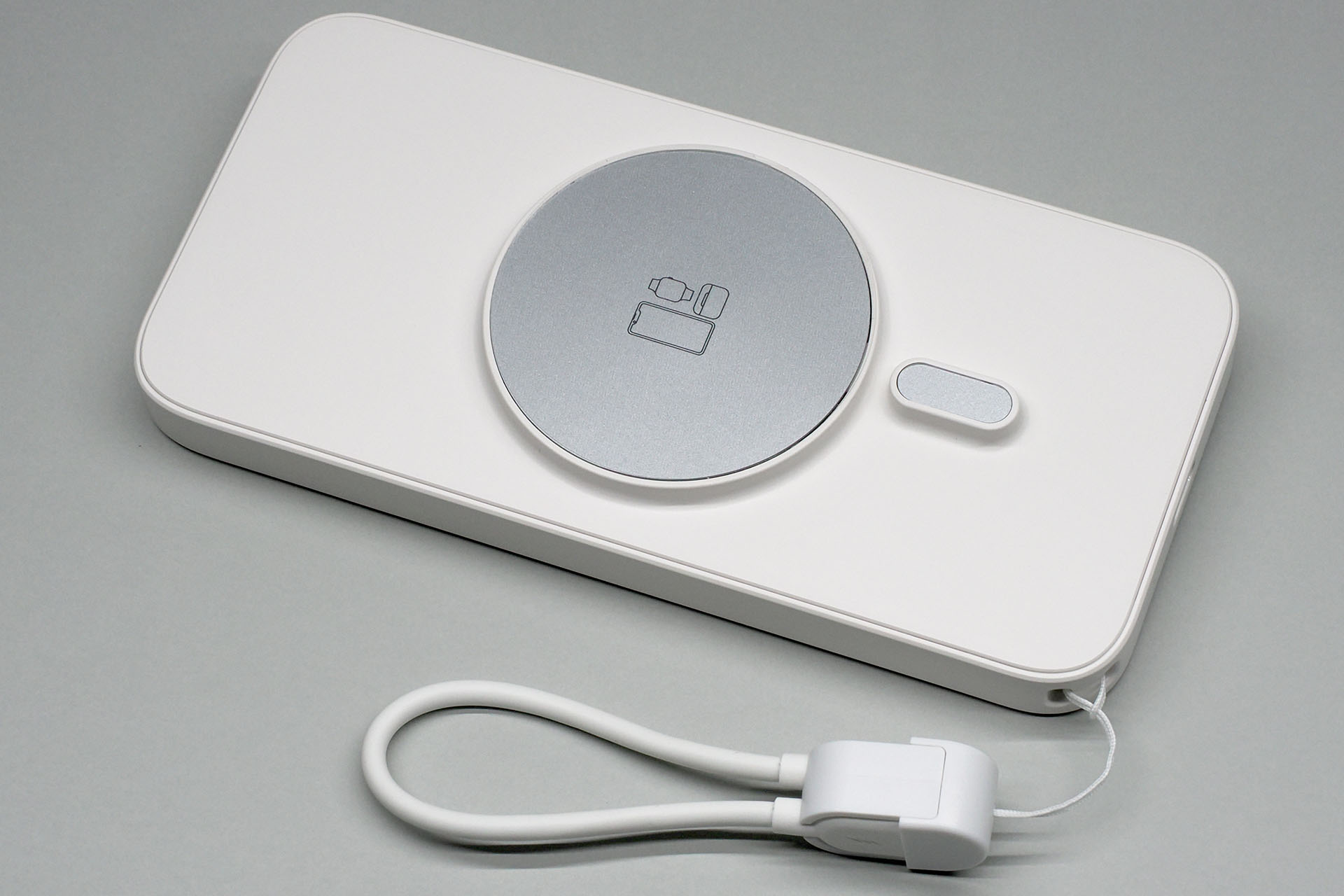 モバイルボーイ2は容量5000mAhのMagSafe対応モバイルバッテリーだ。USB-C出力も1ポート備えている。