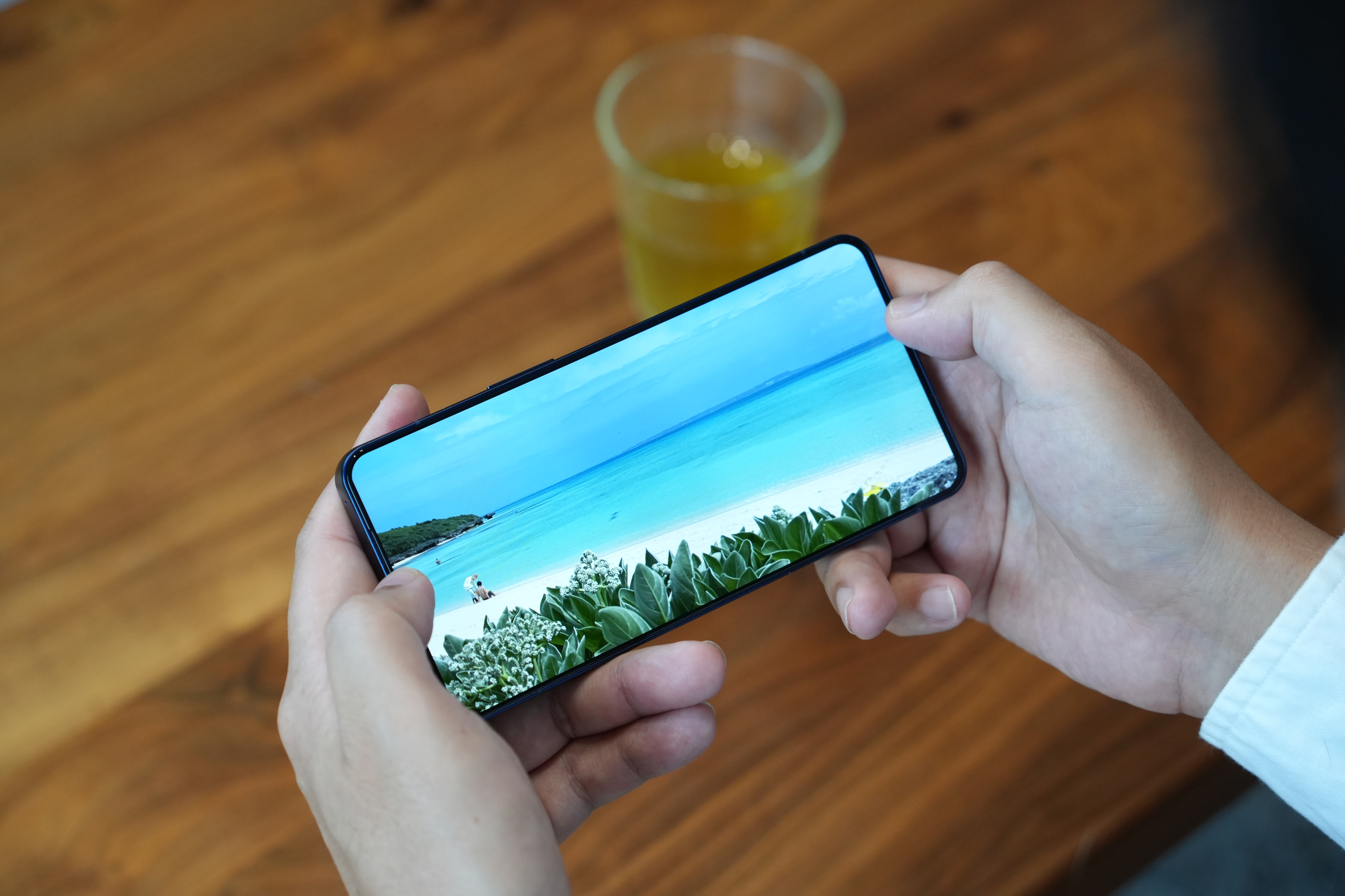 Pro IGZO OLEDディスプレイは、いつでもどこでも鮮明な画質で表示されることが魅力