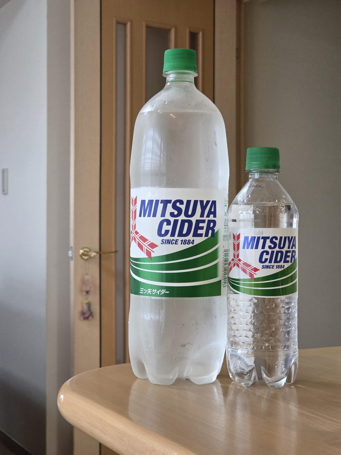 まずは500mlと1.5Lのボトルを用意。今回は大容量の壁に挑む。