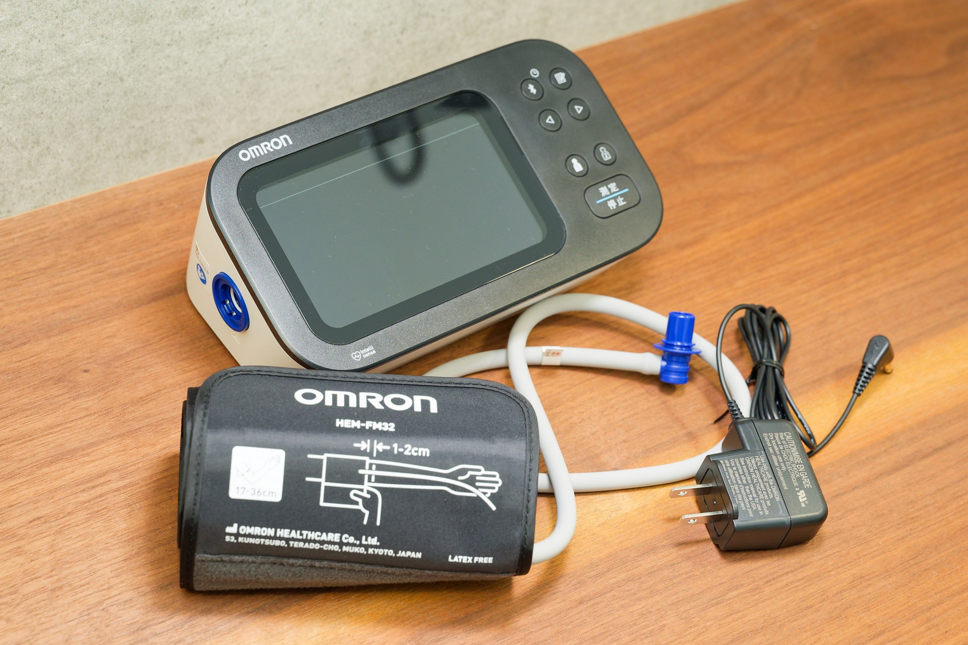 オムロン「上腕式血圧計 HCR-7624T」
