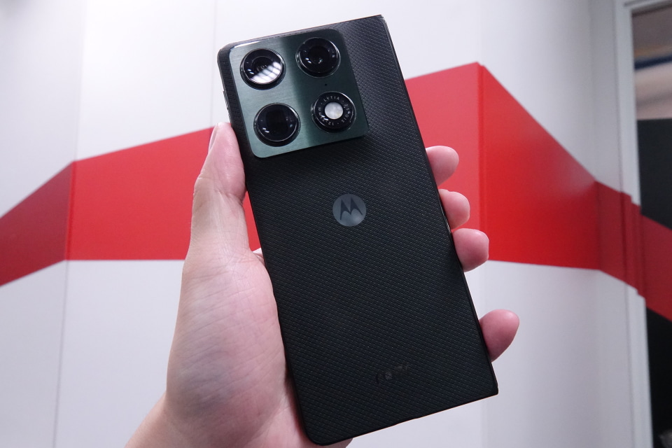 写真で見る「motorola razr fold」] - ケータイ Watch