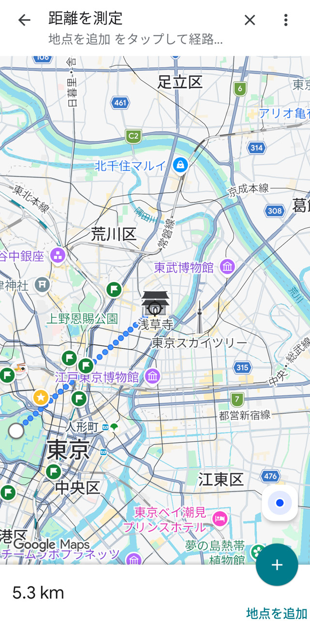 スワイプで地図をスクロールし、中心点を測定したい終点まで移動。画面下部に距離が出る