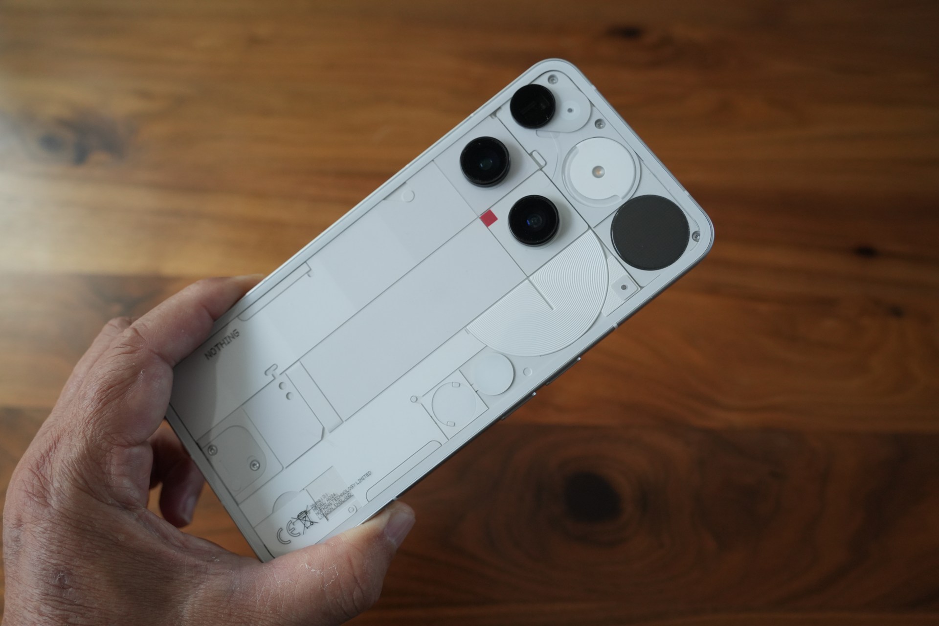 Nothing Phone (3)。2025年8月に発売された機種だが、その後、後継機種が出ておらず、Nothingの現行機種の中では最もハイスペック
