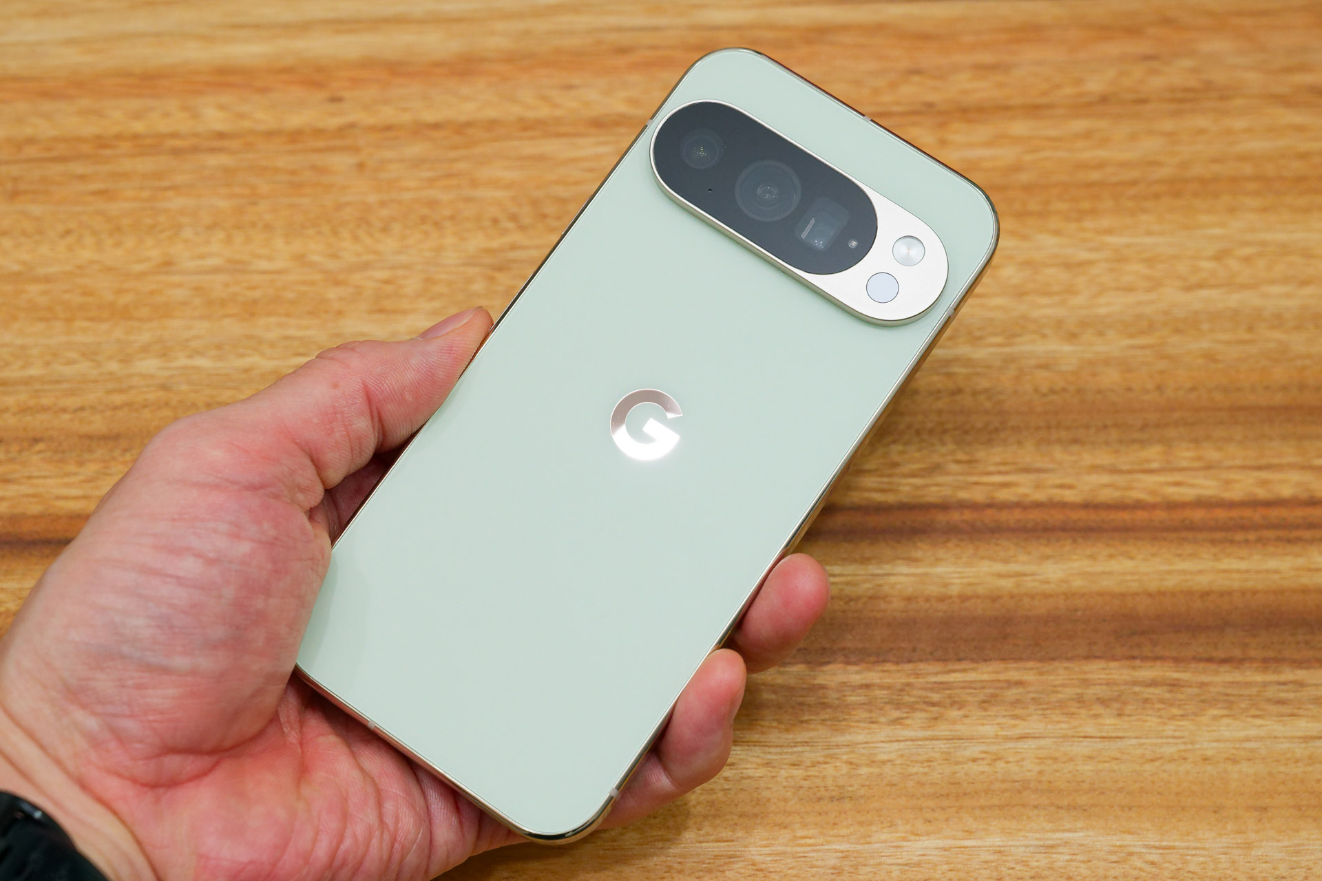 Google Pixel 10 ProにはオンデバイスAIを実現するGemini nanoが搭載