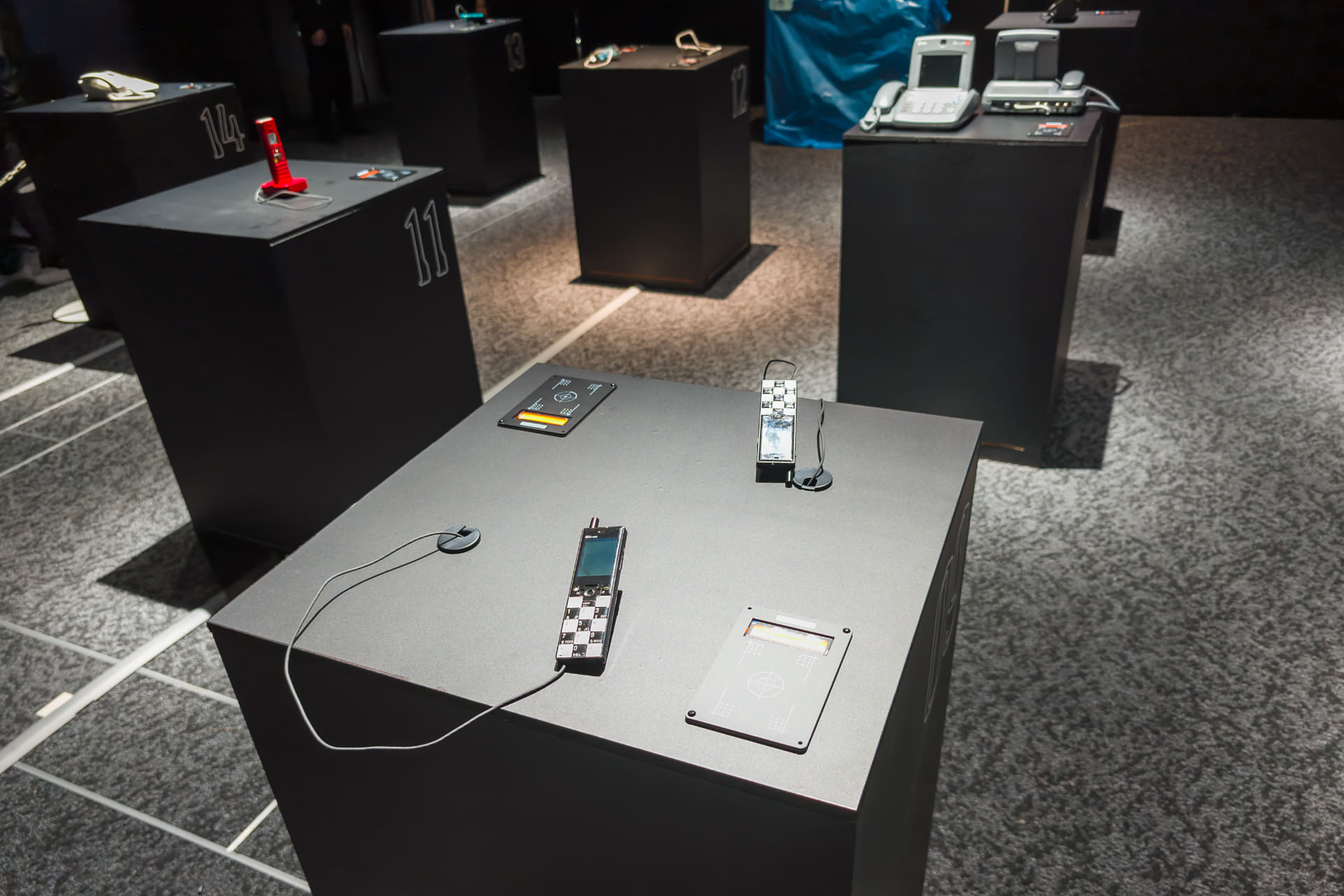 その世界の通話音声が残されている電話たち