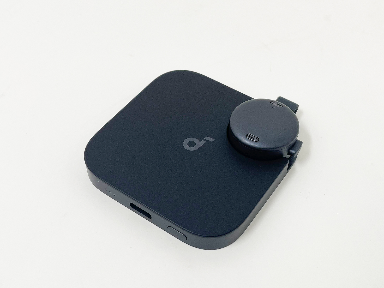 Anker「Soundcore Work」。マイクが分離する構造が特徴的なAIボイスレコーダーです。