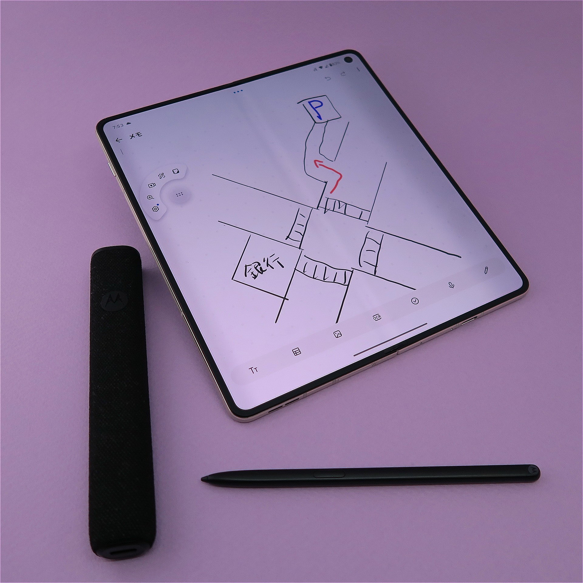「motorola pen ultra」を使い、［メモリ］アプリに簡単な地図を書いてみた。画面内左側に扇形で表示されているのがペンのメニュー
