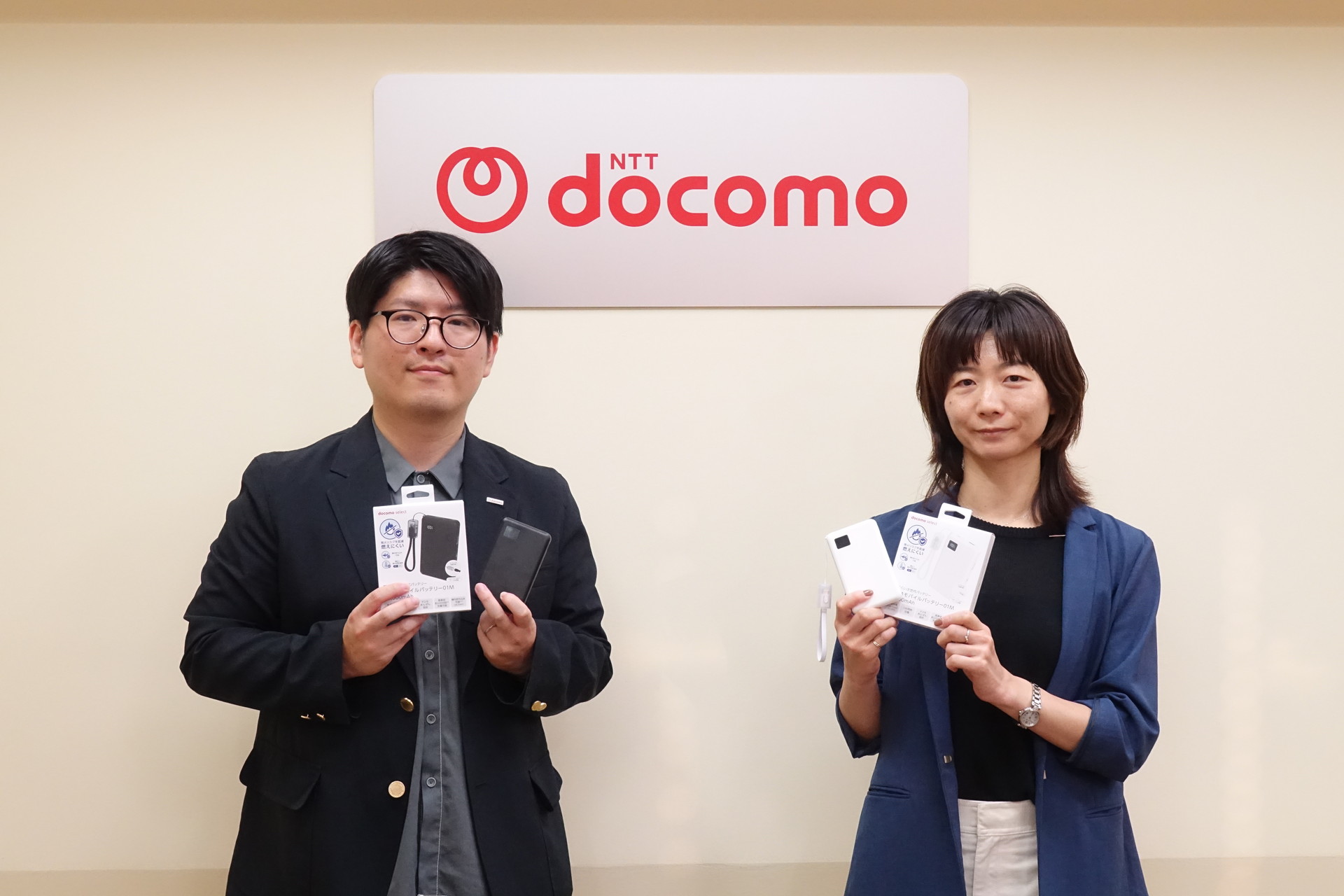 NTTドコモの市川智隆氏（左）と山口蓉氏（右）