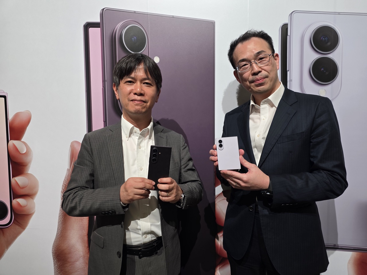 楽天のデバイスビジネス部 ジェネラルマネージャー 塚本直史氏（左）と内田氏（右）