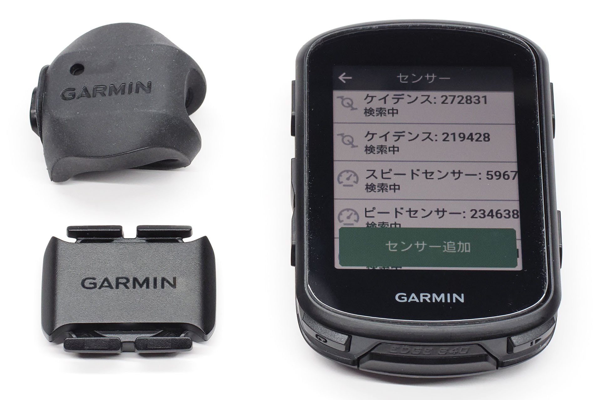 今どき的なサイコン用センサー類はマグネット不要。付属のゴムバンドや結束バンドなどで自転車に対して容易＆シンプルに固定できる。