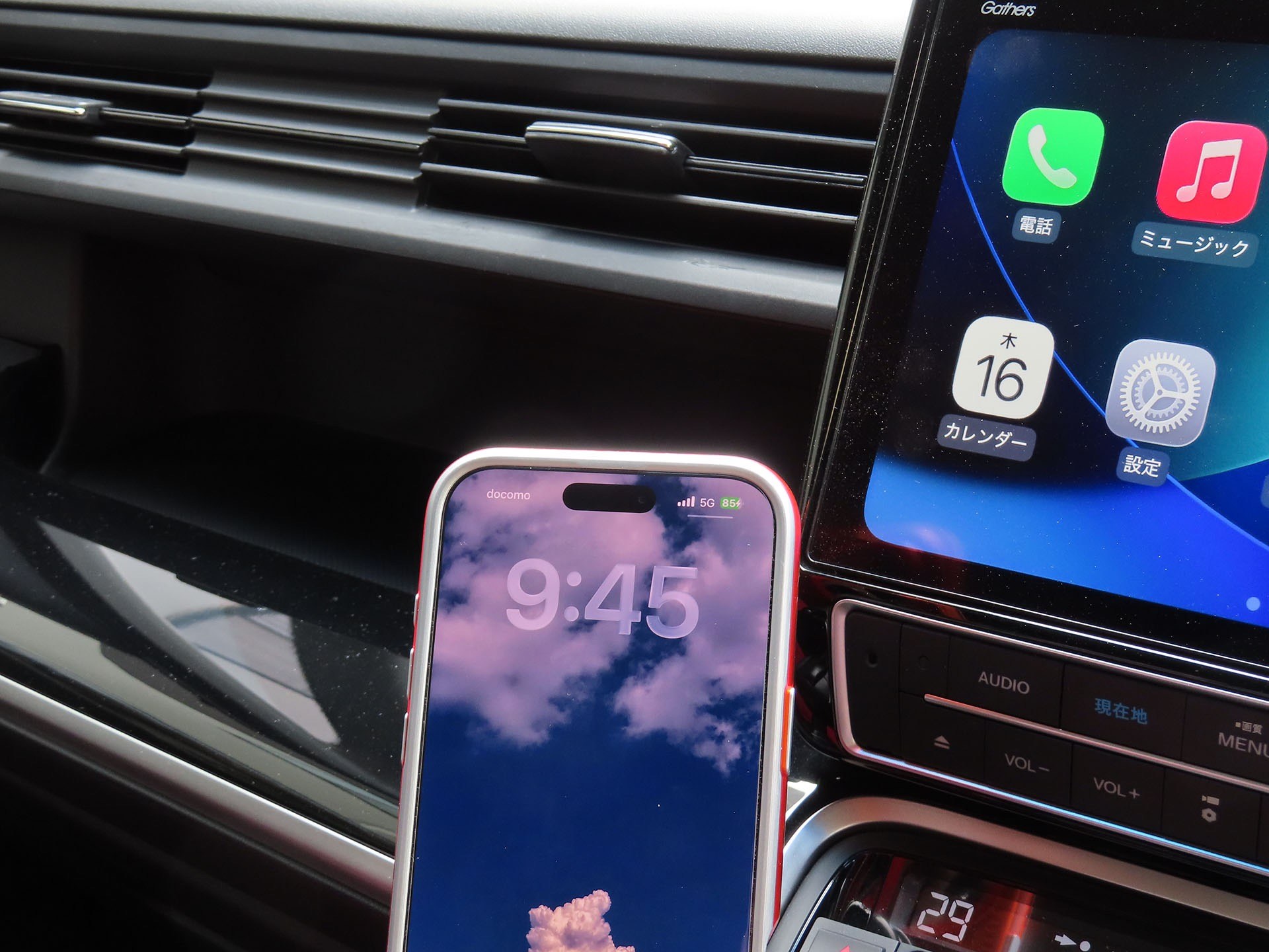 iPhone画面右上に充電中のマークが表示されるものの、バッテリー残量パーセンテージがいつまで経っても増えない。