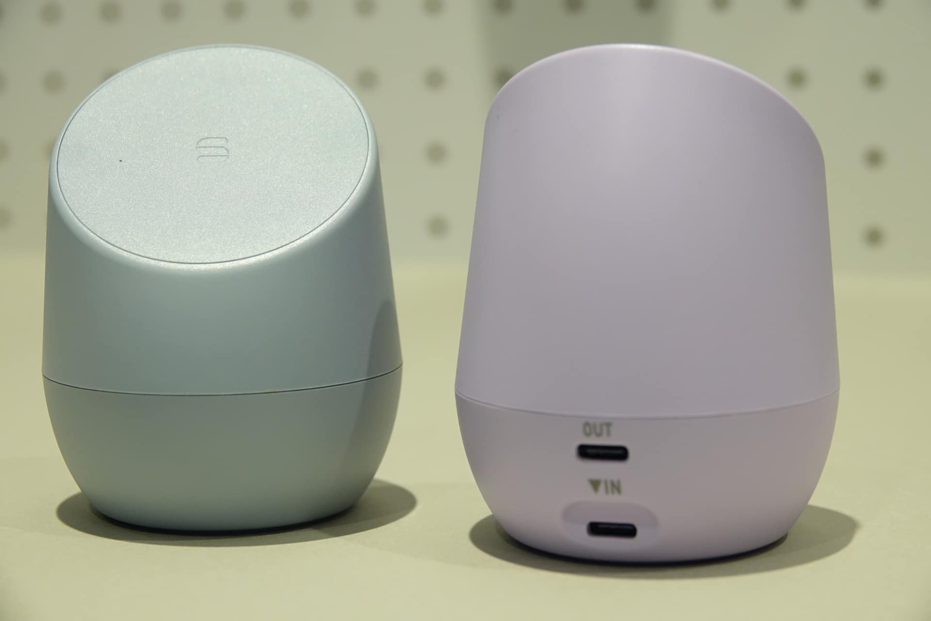背面には入力と出力のUSB Type-C端子