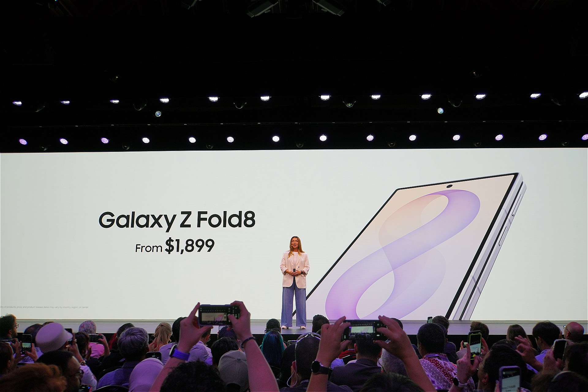 日本ではやや値上げになったGalaxy Z Fold8だが、海外での価格は100ドル値下がりしている。円安を反映したものとみられる