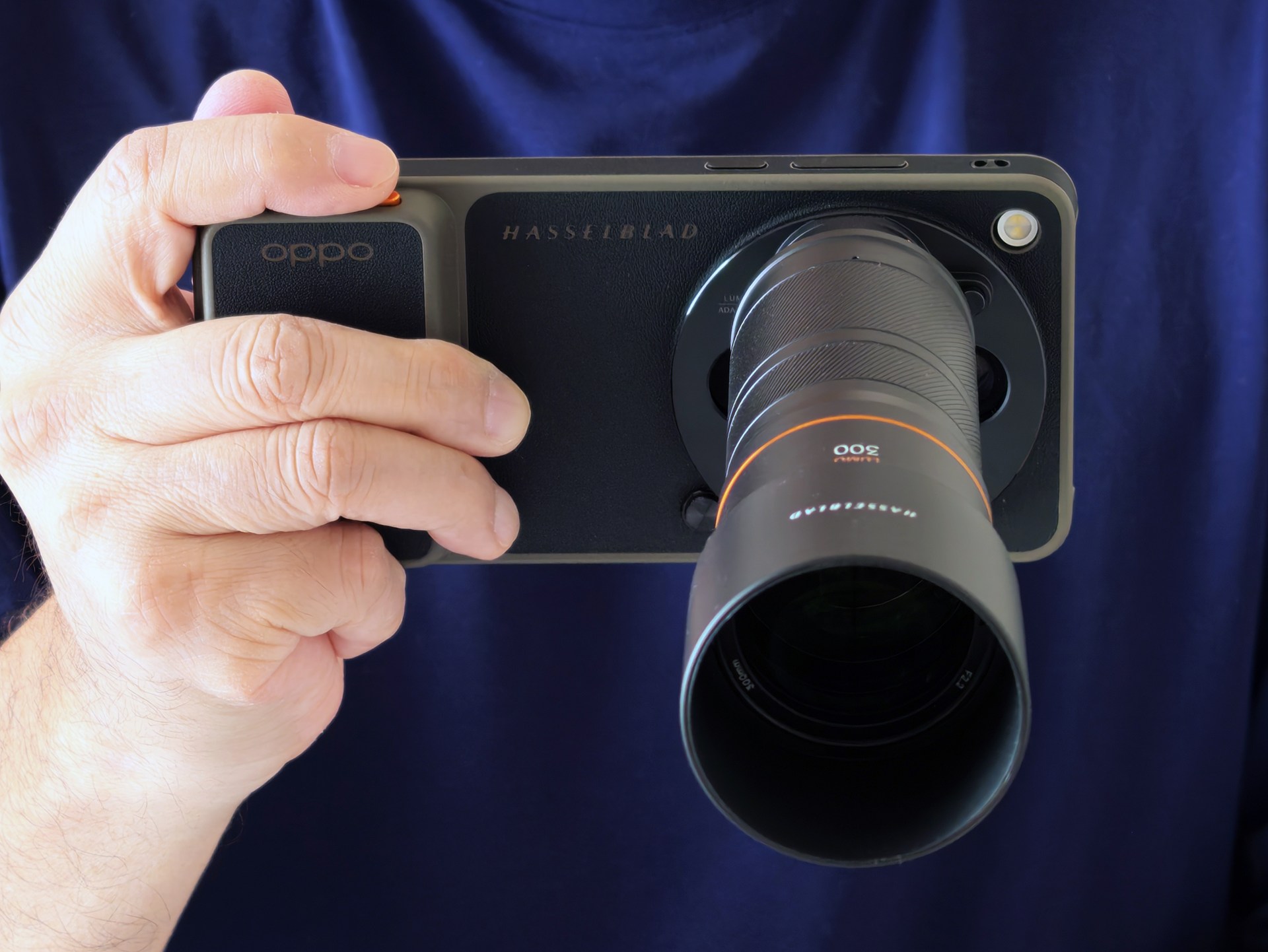 別売りの「OPPO Find X9 Ultra Hasselblad Earth Explorer Kit」を装着したところ