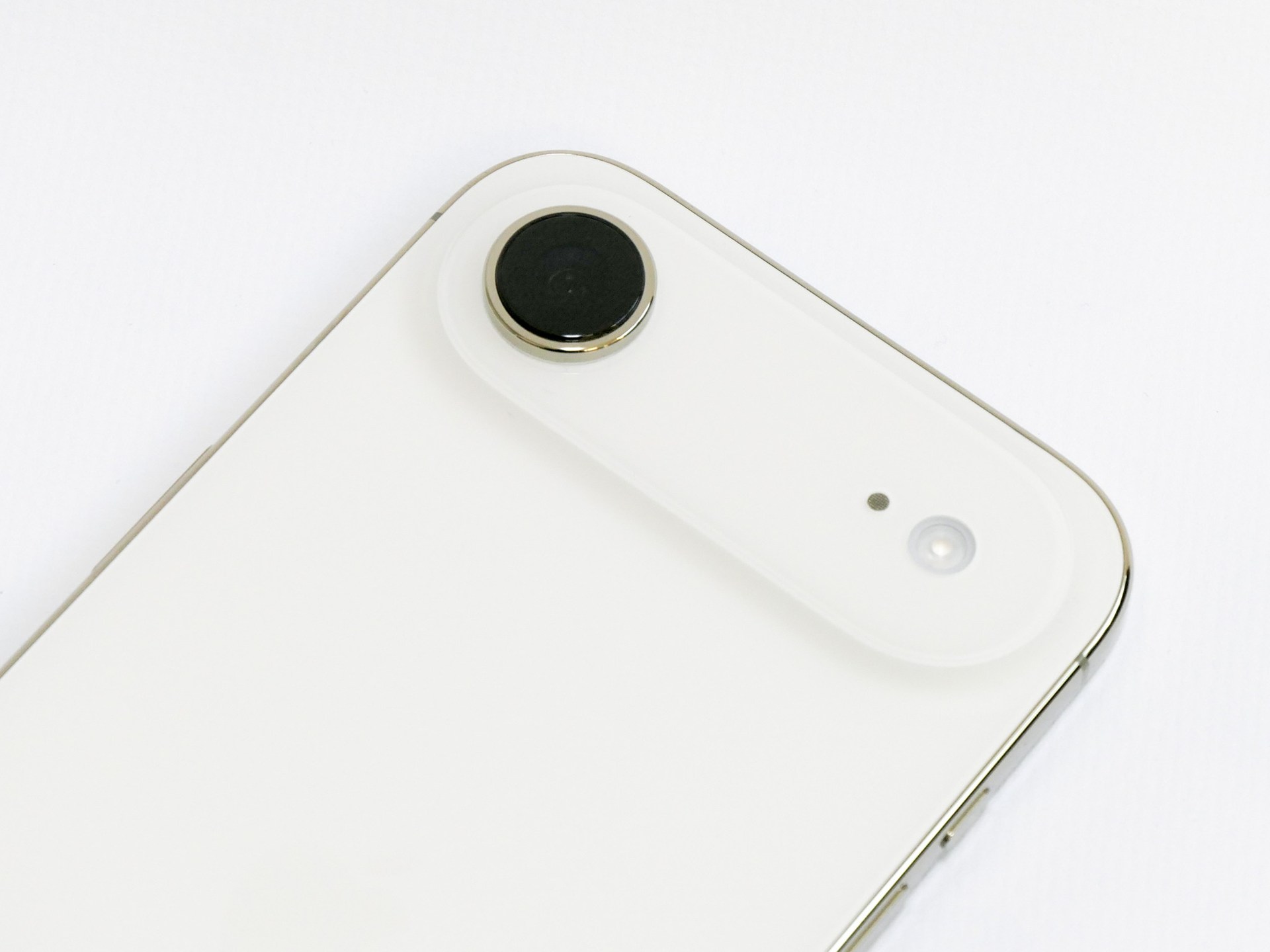性能が高いにもかかわらず、背面カメラが1つしかない点はiPhone Airの大きな弱点の1つ