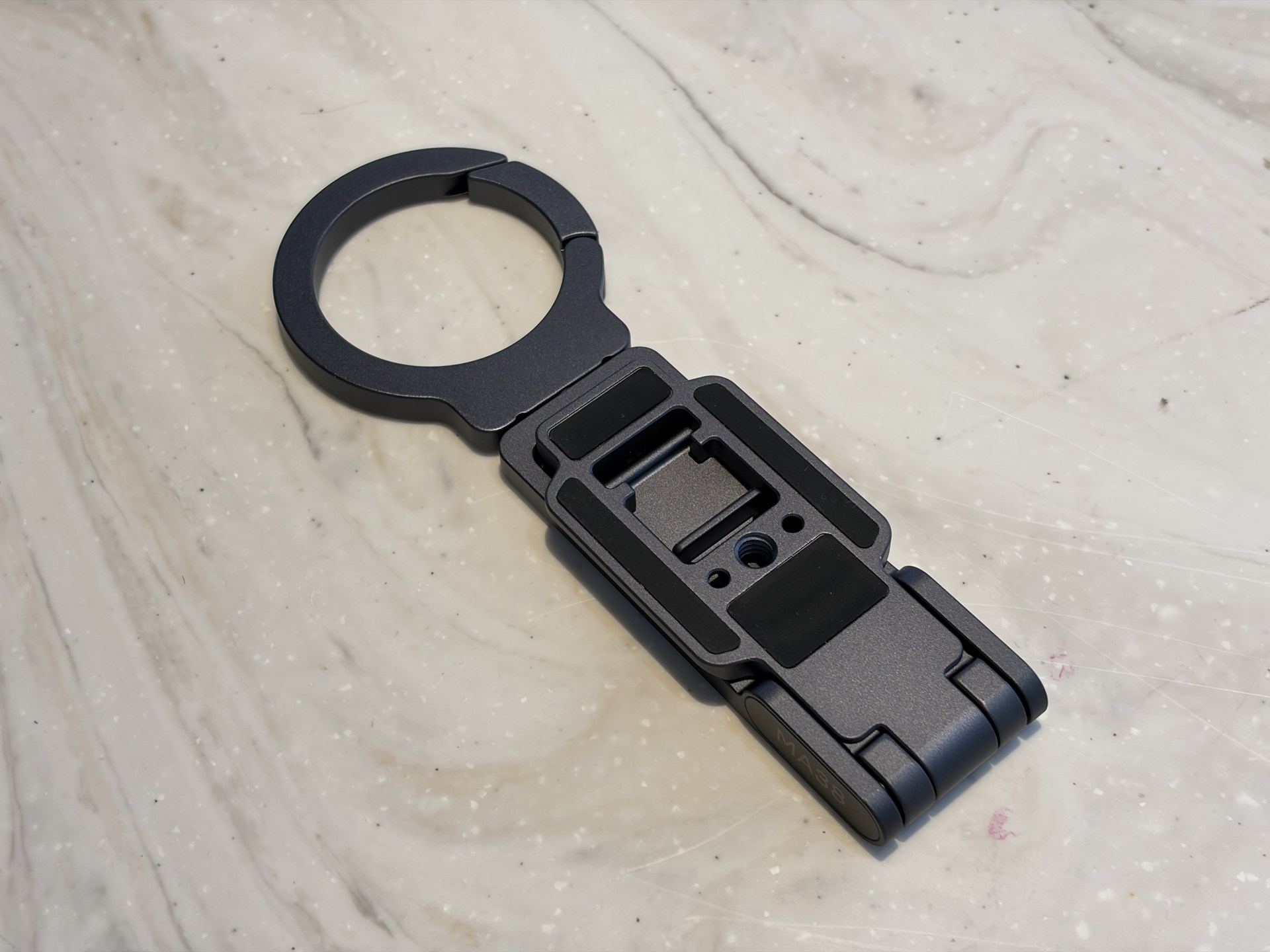 UlanziのMagSafe対応ミニ三脚「MA38」