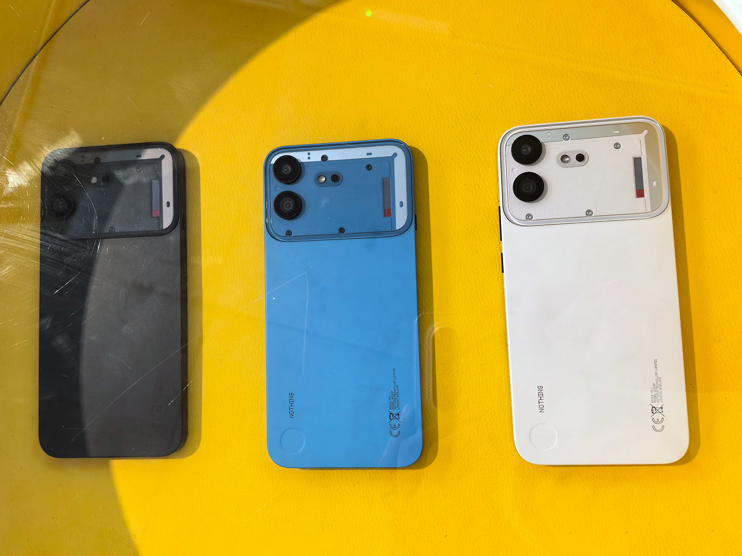 Phone(4b)の3色モデル