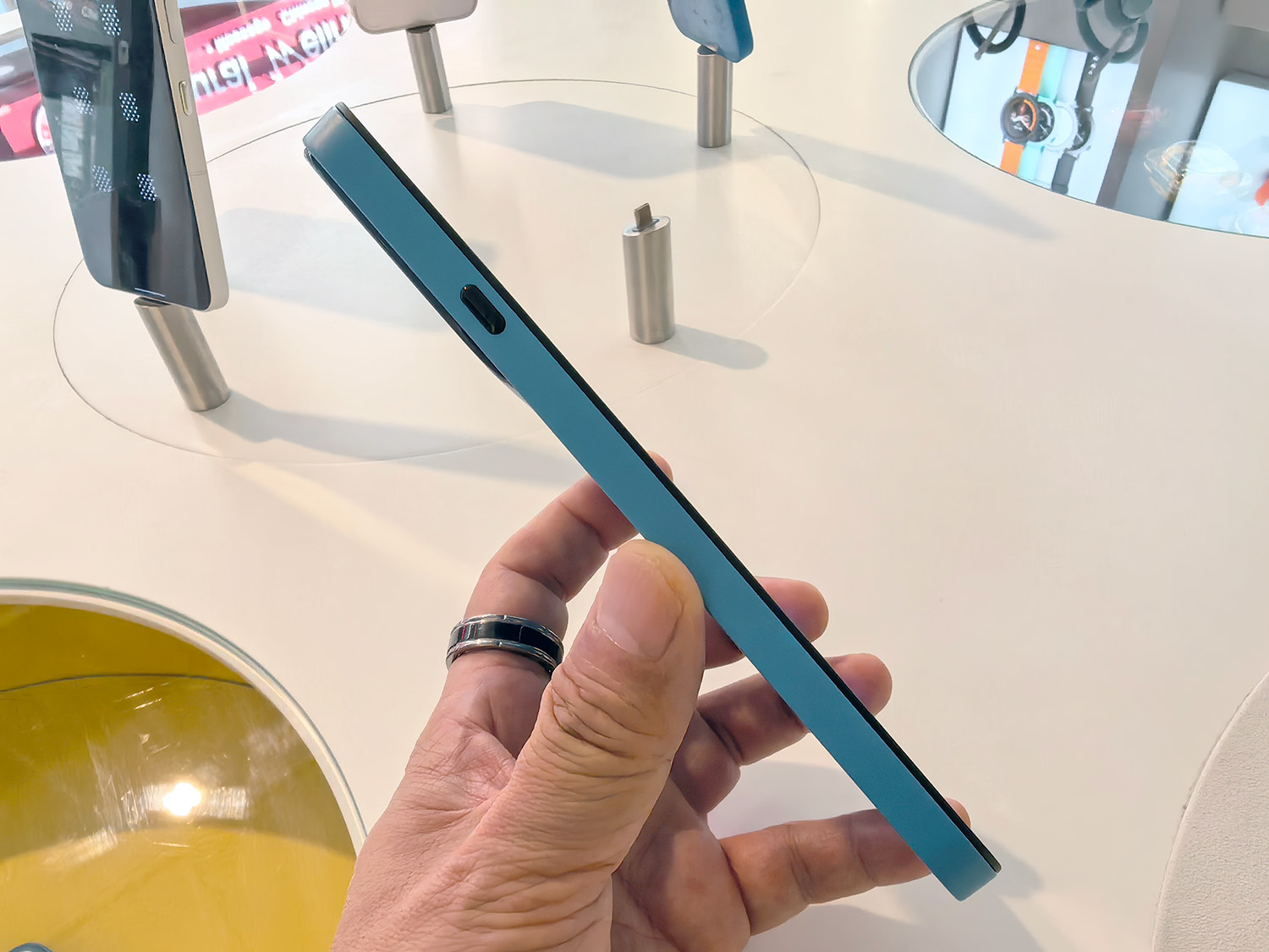 左側面にあるEssential Key