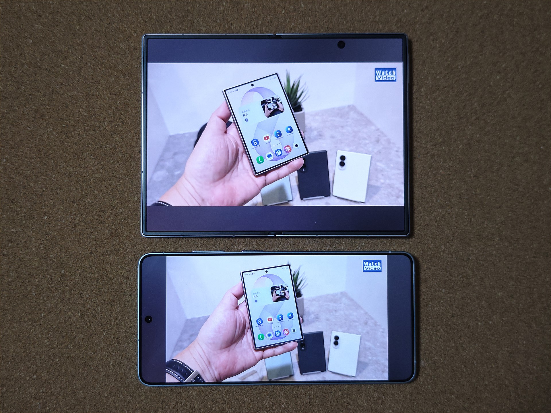 大画面表示にしたZ Fold8（上）とS26 Ultraを並べてみましたが、S26 Ultraもなかなか良いと思いませんか。大画面表示にしたいとき、S26 Ultraは横向きに持ち替えるだけでいいというのも、個人的にはポイントが高いです。