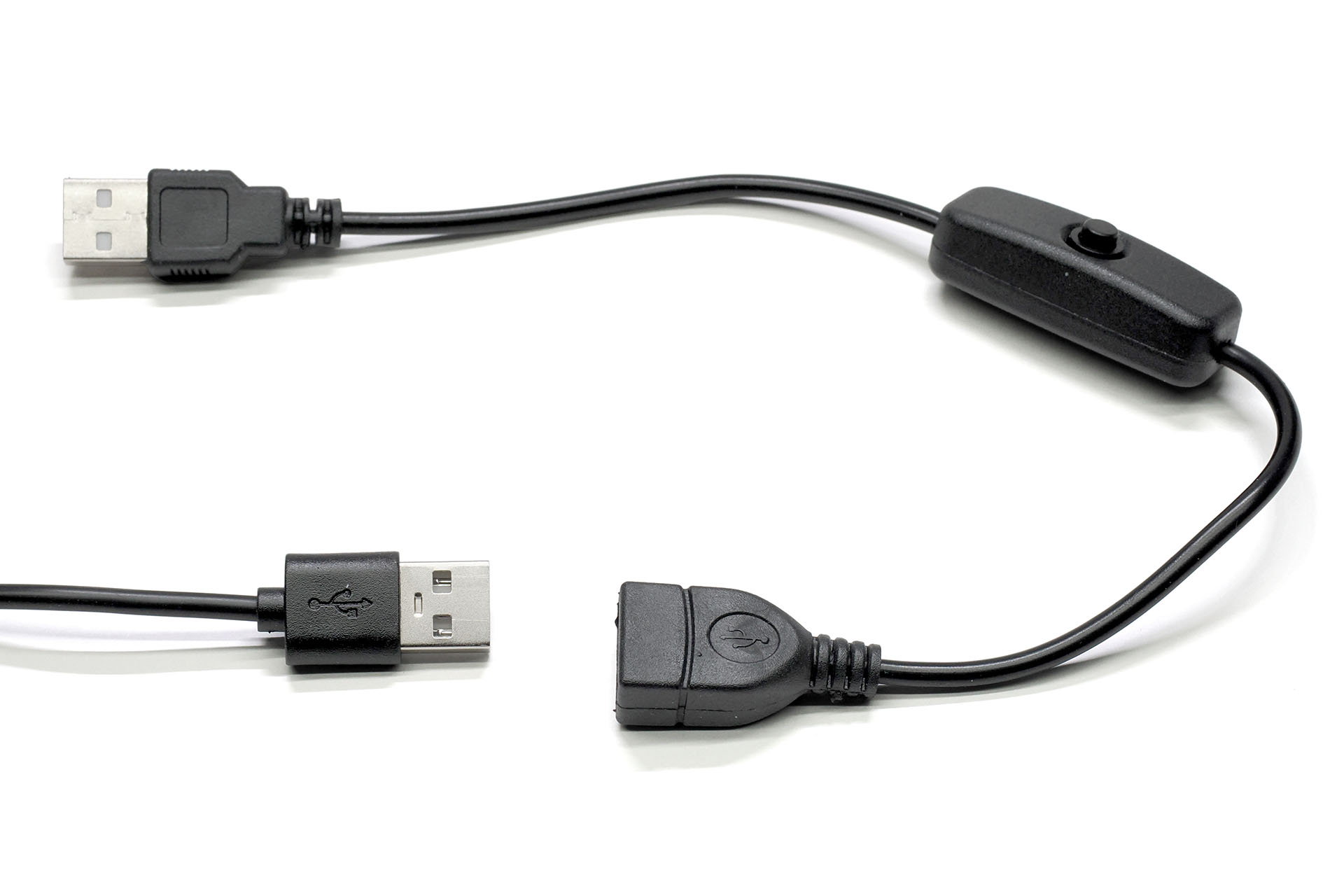 USBポートやUSB充電器から電源を取るタイプで、付属のスイッチをつなぐとファン回転を任意にオンオフできる。