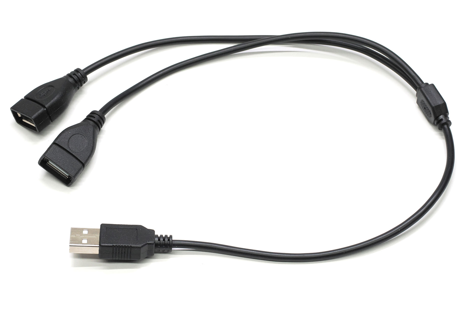 2つのファンの電源を1つのUSBポートから取るケーブルも付属していた。
