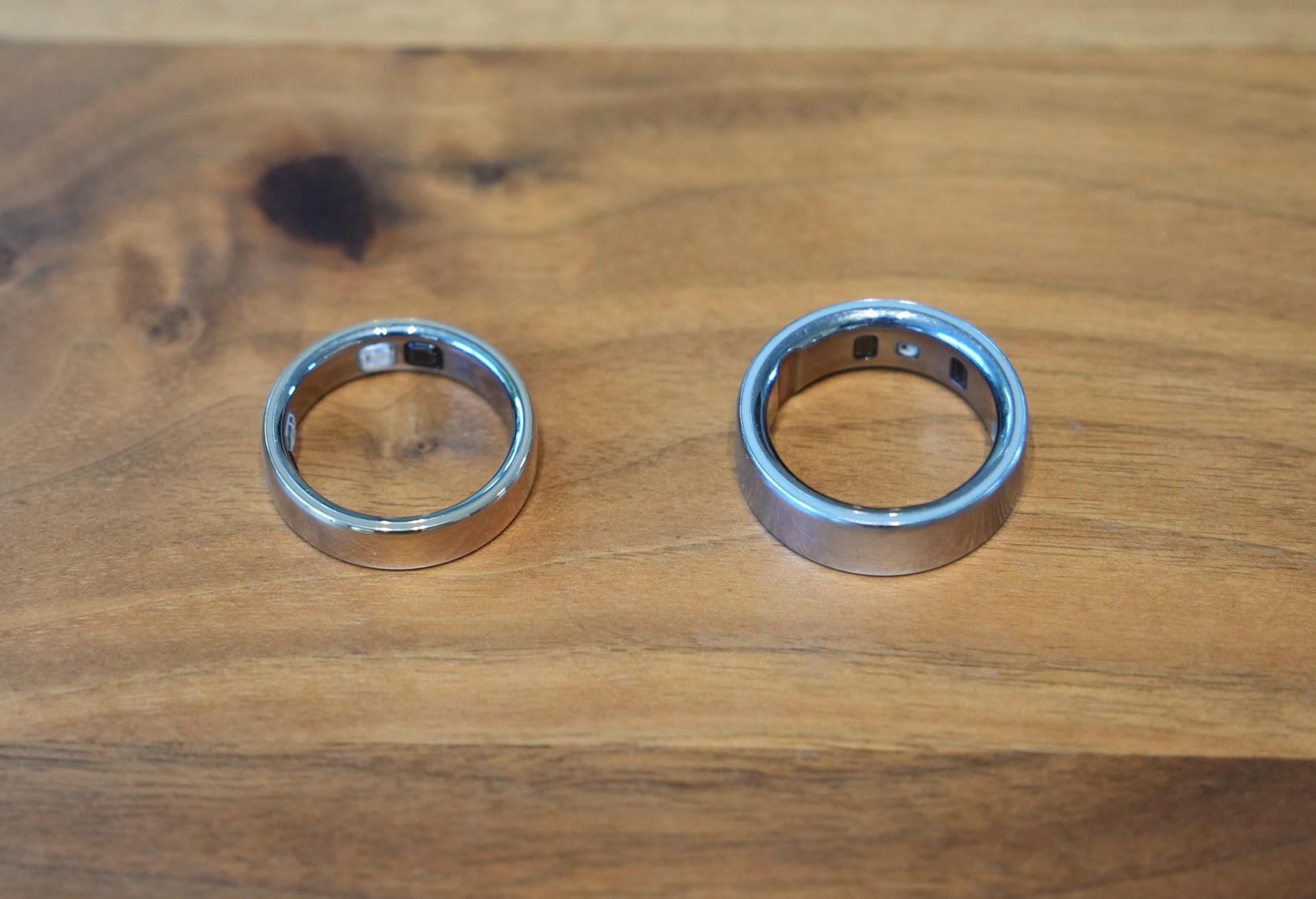 左がRing 5、右がRing 4。Ring 5は約40％の小型化が図られている