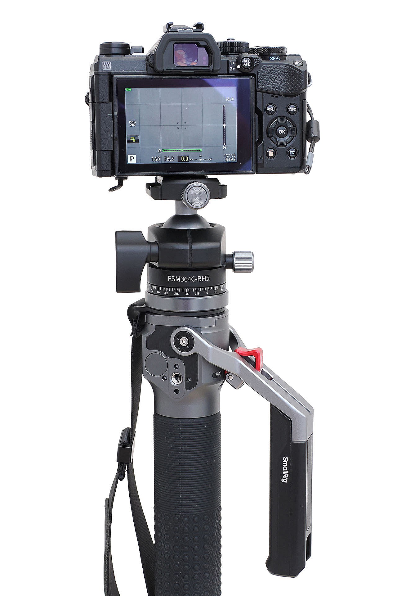 「SmallRig 5564」の雲台下に昇降用のハンドルがある。ハンドルを下まで倒した状態では赤いボタンによりロックされる。