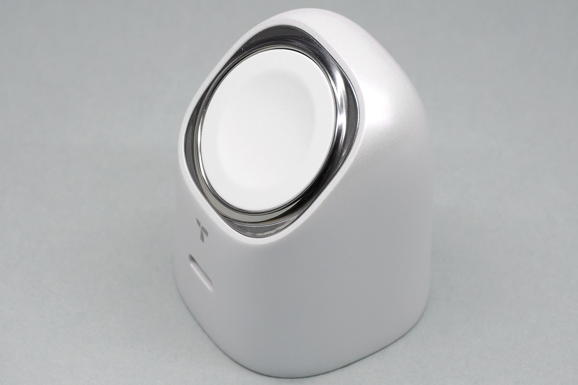 前述のとおり、TORRAS「FlashEye 45W 2in1 急速充電器 for Apple Watch」は最大45Wの出力があるUSB充電器でApple Watchの充電にも対応している。Amazon（TORRASストア）で8490円で買った。TORRASの読みは「トラス」。