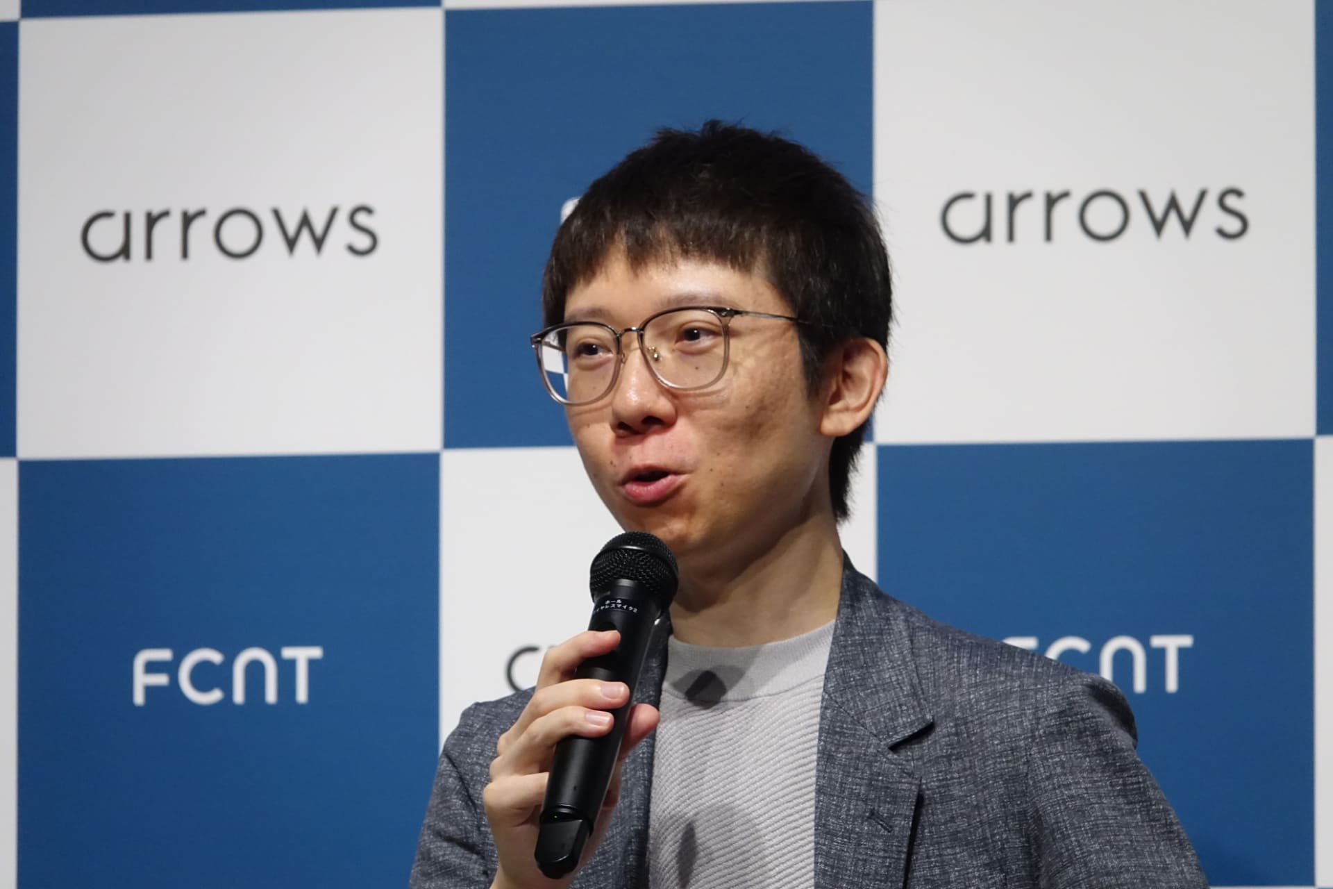 外谷氏