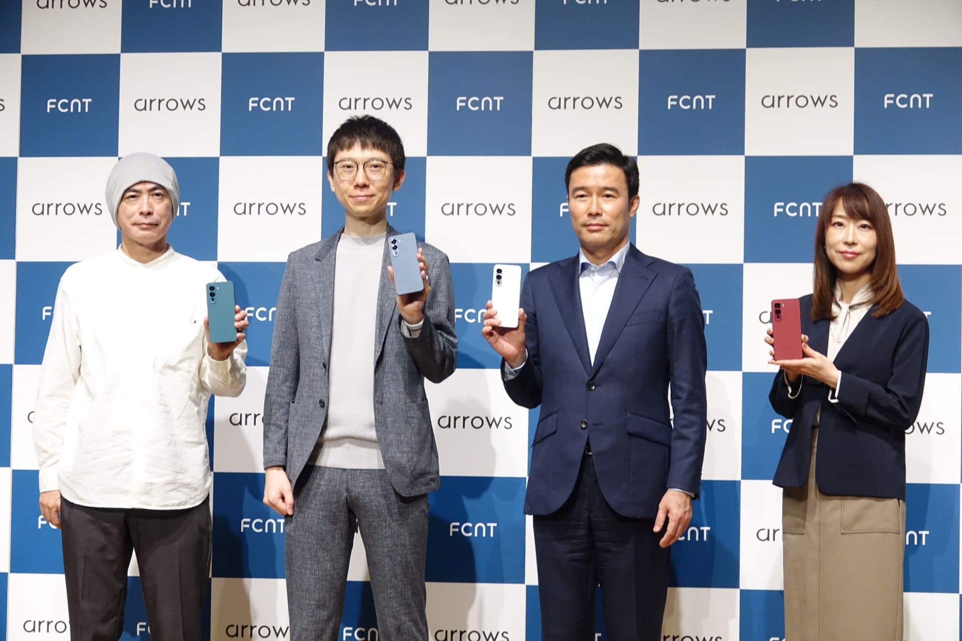左から、統合マーケティング戦略本部マーケティング統括部担当部長の高橋知彦氏、統合マーケティング戦略本部長の外谷一磨氏、代表取締役社長の桑山泰明氏、マーケティング統括部副統括部長の正能由紀氏