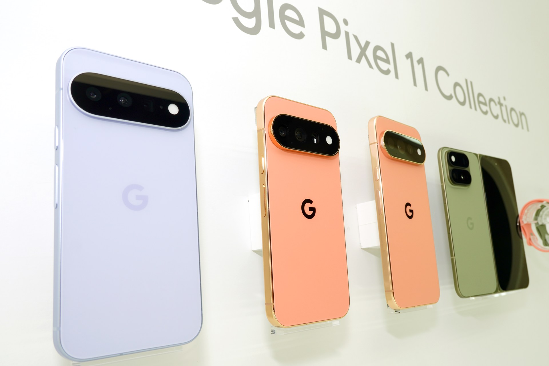 Pixel 11シリーズが、20日に発売される。写真は手前からPixel 11、Pixel 11 Pro、11 Pro XL、11 Pro Fold