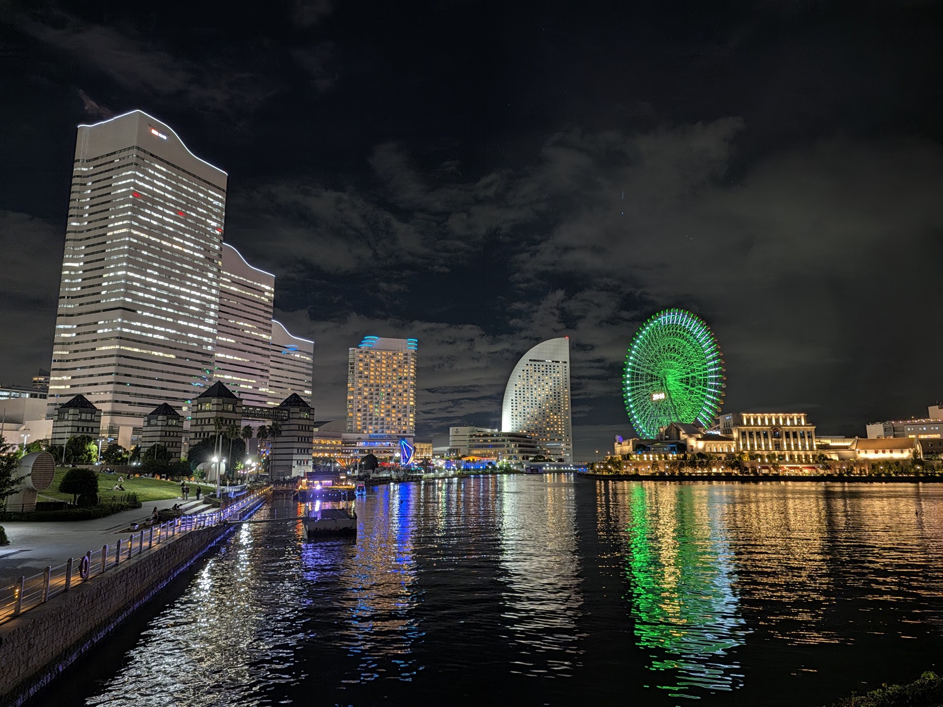 夜景モード（インスタント夜景モード）で撮影